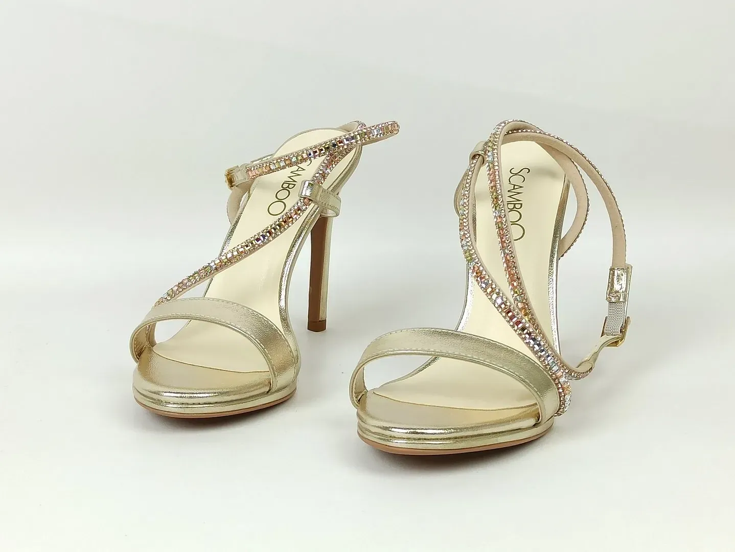 sandalia-metalizada-salto-alto-fino-bico-amendoado-dourada-524411252_4