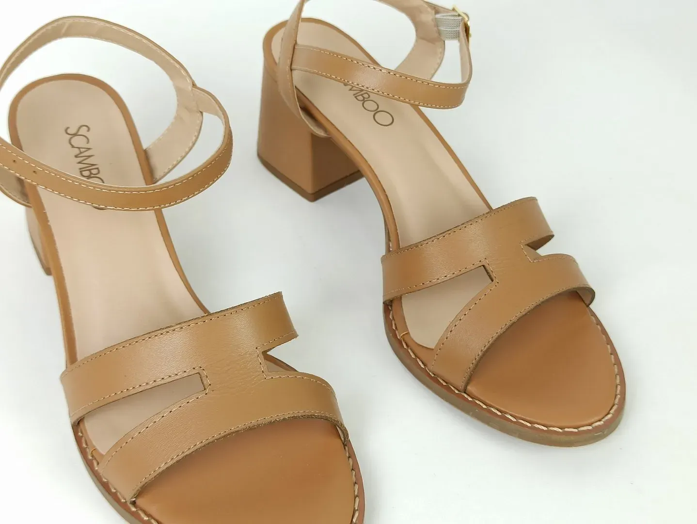 sandalia-couro-salto-baixo-bloco-bico-amendoado-caramelo-449aa5081_5