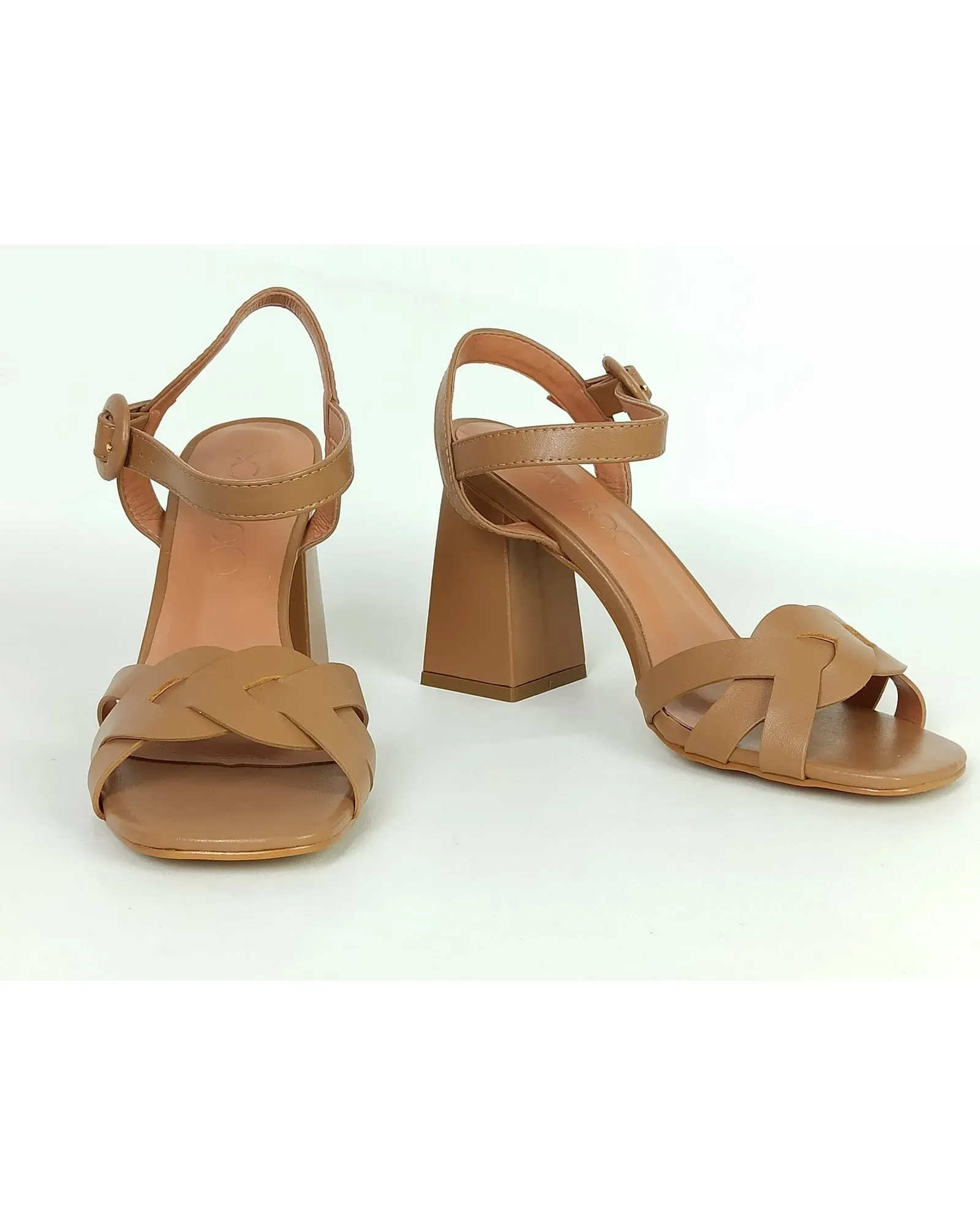 sandalia-couro-salto-alto-bloco-bico-quadrado-caramelo-56500505_4