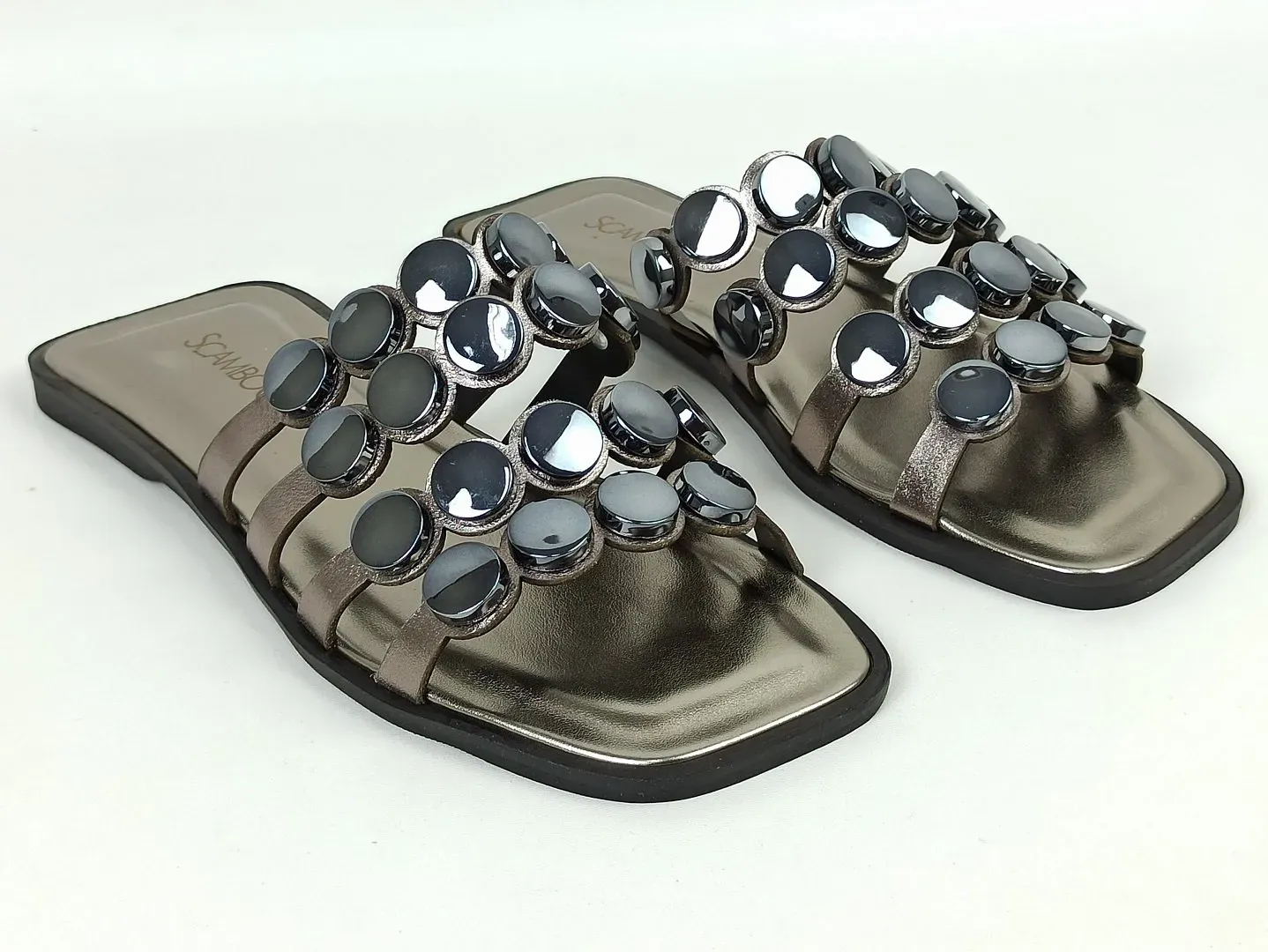 sandalia-rasteira-metalizada-couro-bico-quadrado-onix-446aa4662_4