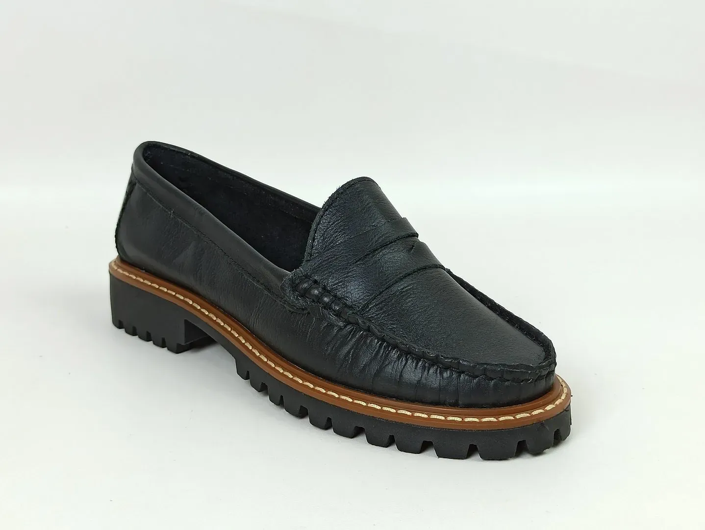 mocassim-couro-bico-redondo-preto-760201_2