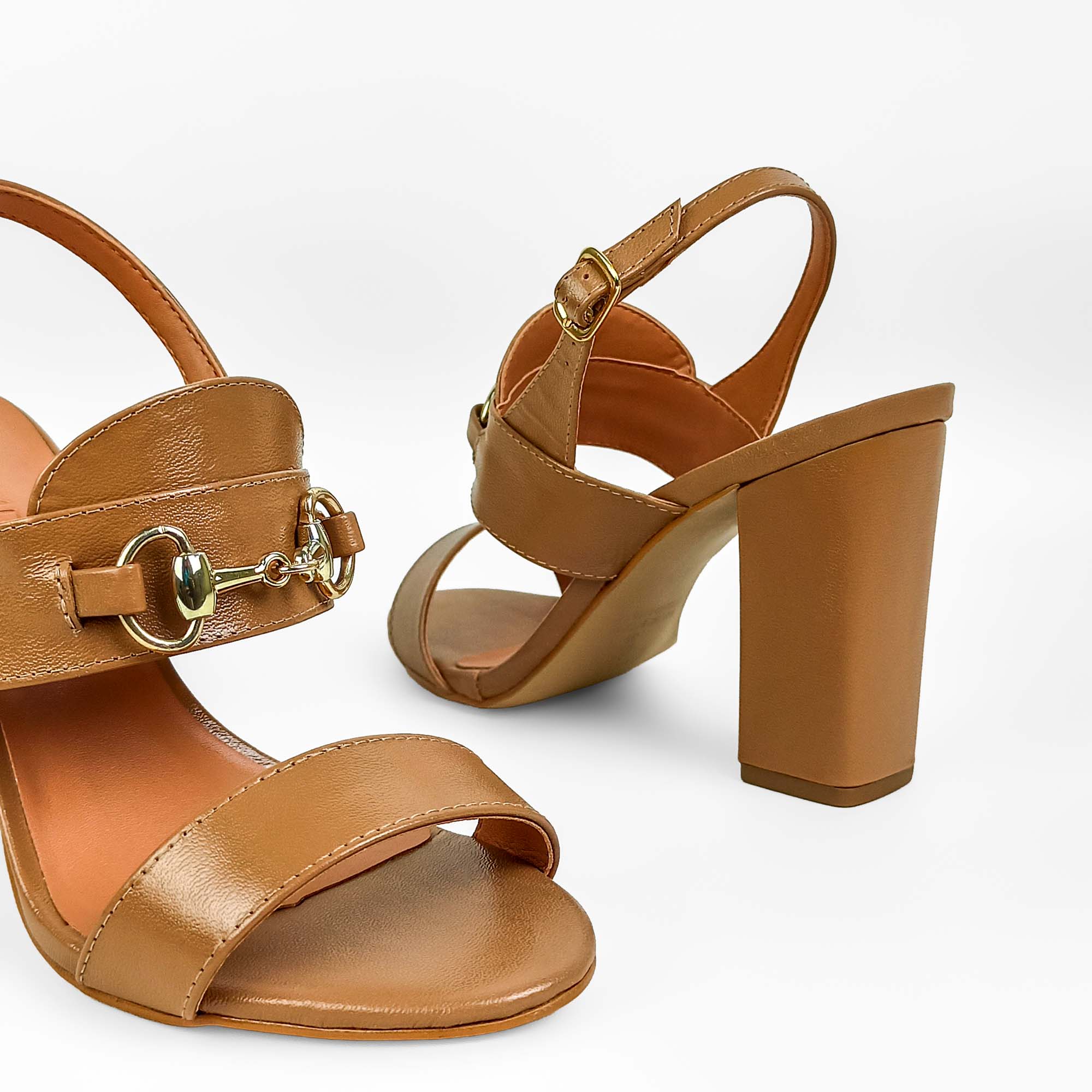 sandalia-couro-salto-bloco-bico-redondo-caramelo-14005202_5