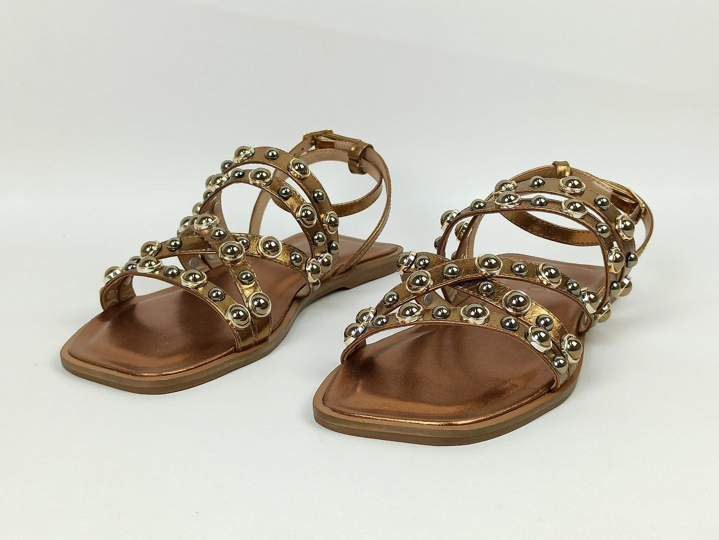 sandalia-rasteira-couro-metalizado-bronze-446aa4991_5