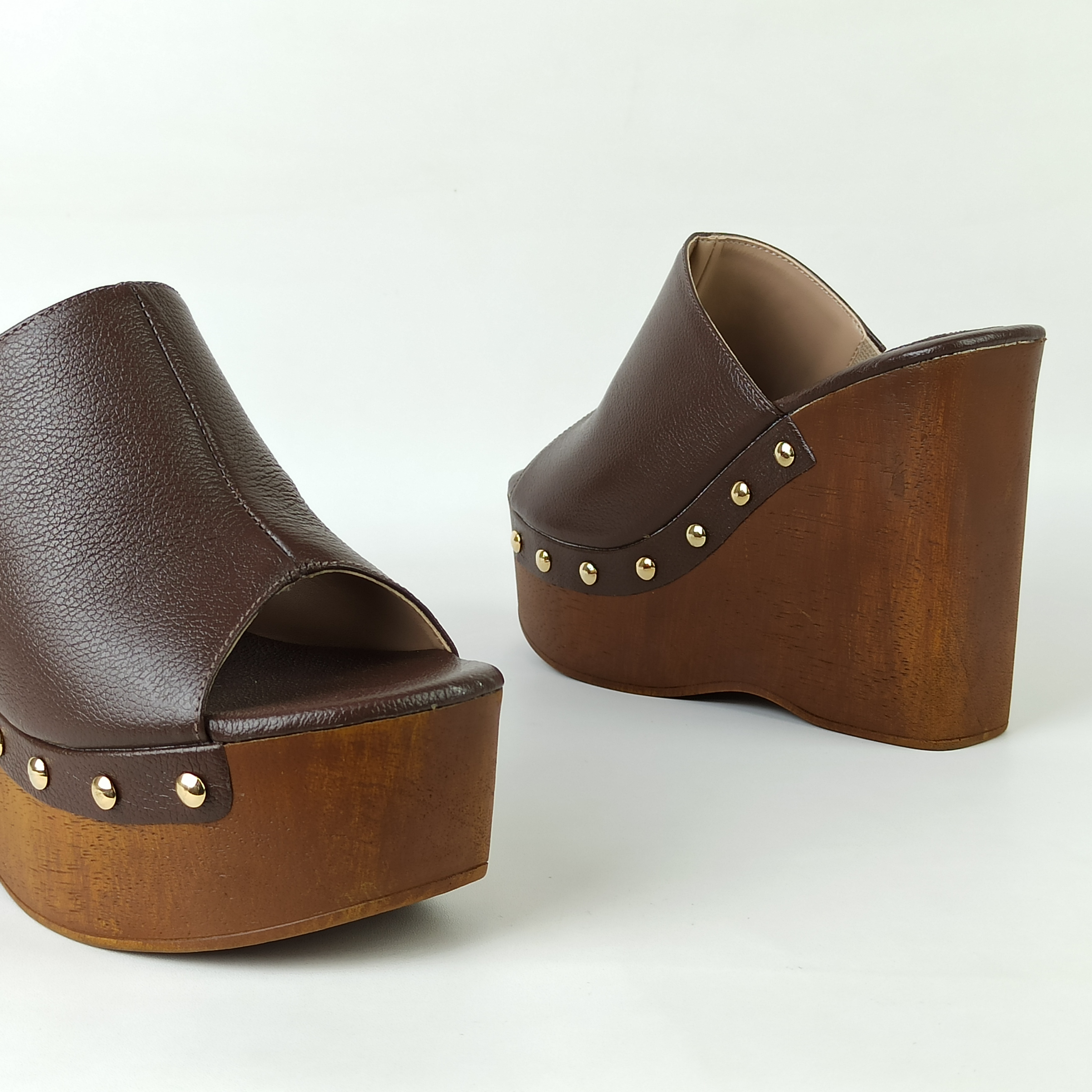 tamanco-couro-salto-plataforma-cafe-1800001_4