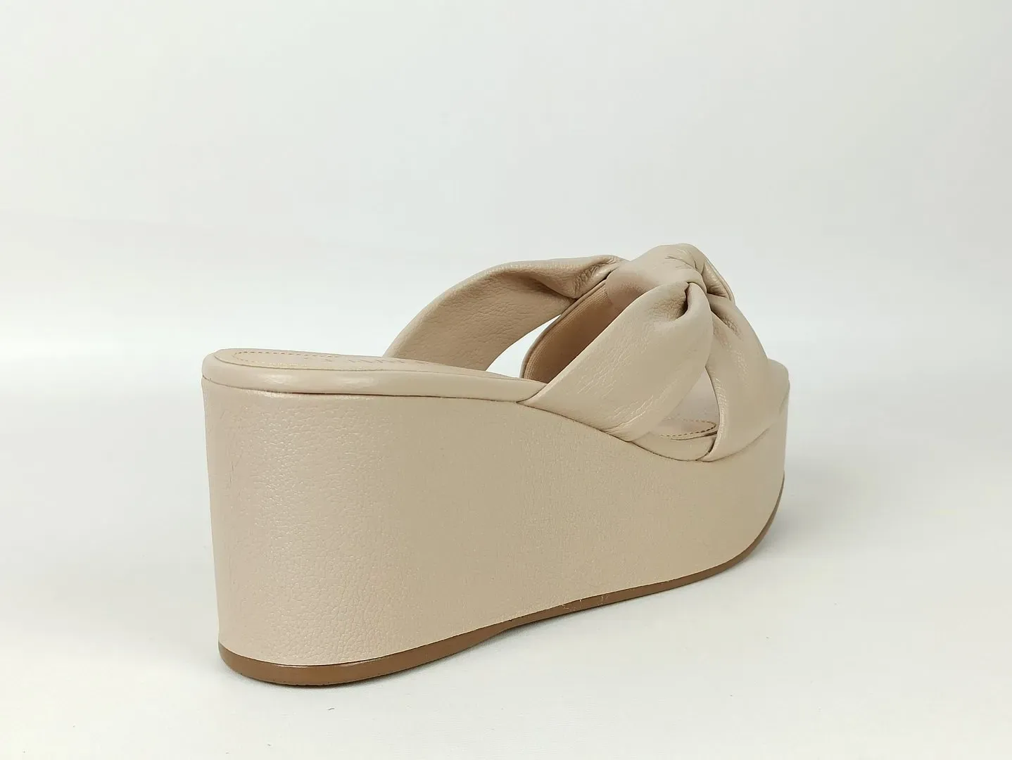 tamanco-couro-salto-plataforma-bico-quadrado-nude-140552151_4