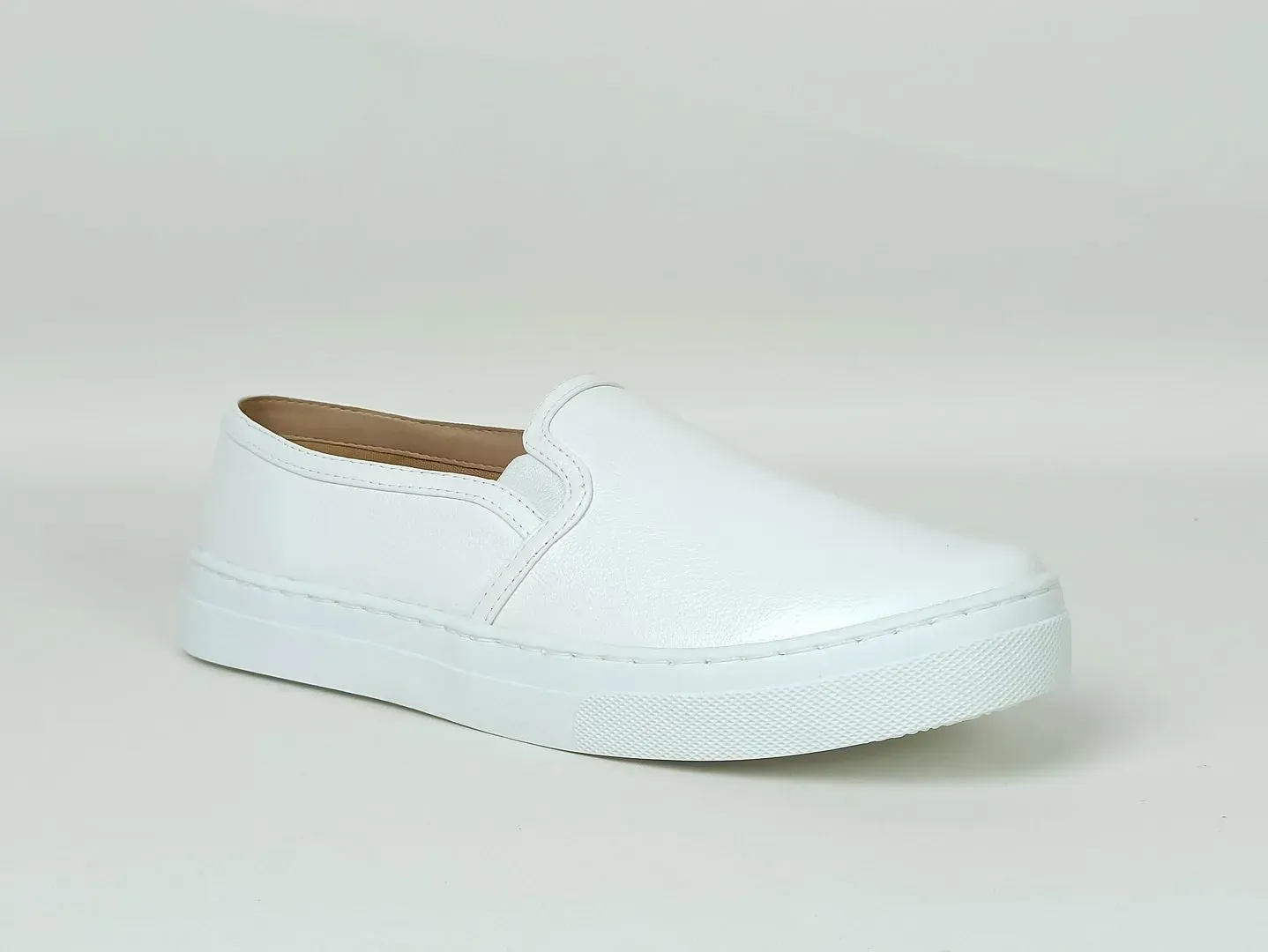 splip-on-couro-solado-emborrachado-bico-redondo-branco-40000024_2
