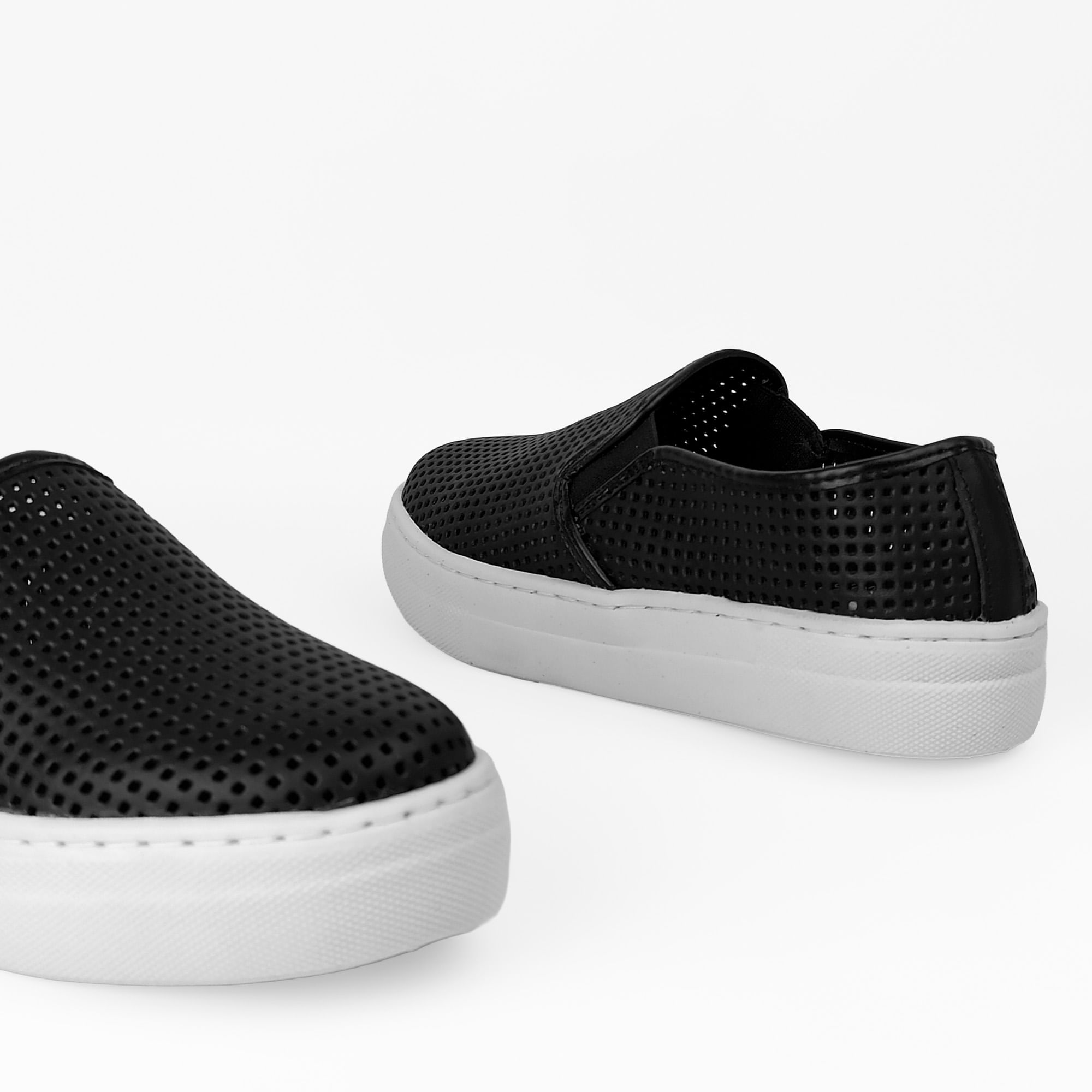 slip-on-couro-solado-emborrachado-bico-redondo-preto-3270692521_4