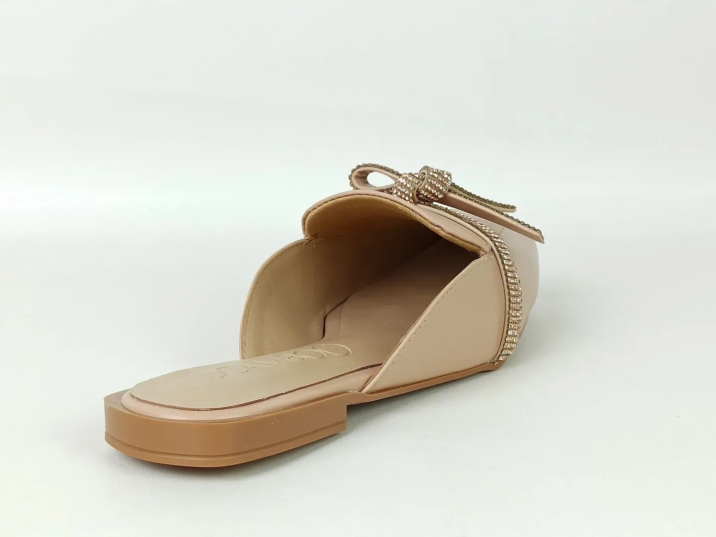 mule-couro-bico-amendoado-nude-51000804_3