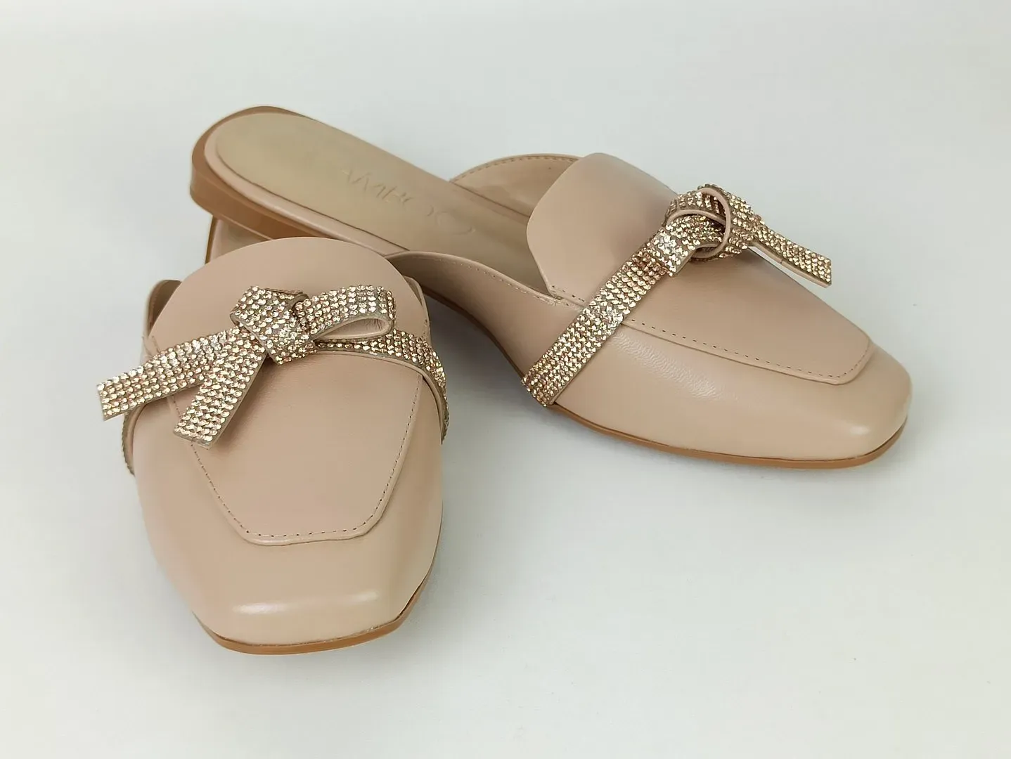 mule-couro-bico-amendoado-nude-51000804_5