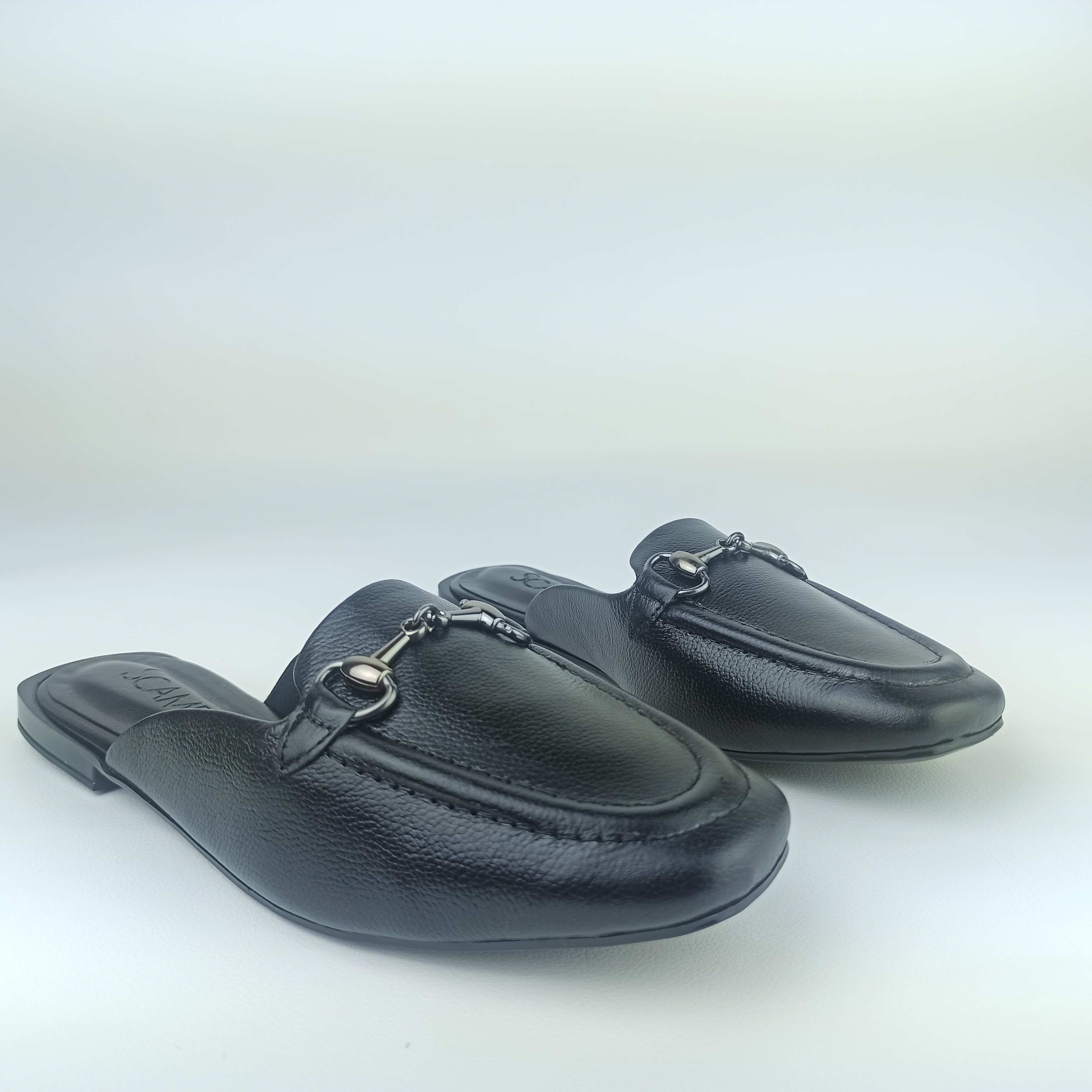 mule-couro-preto-51000307_4