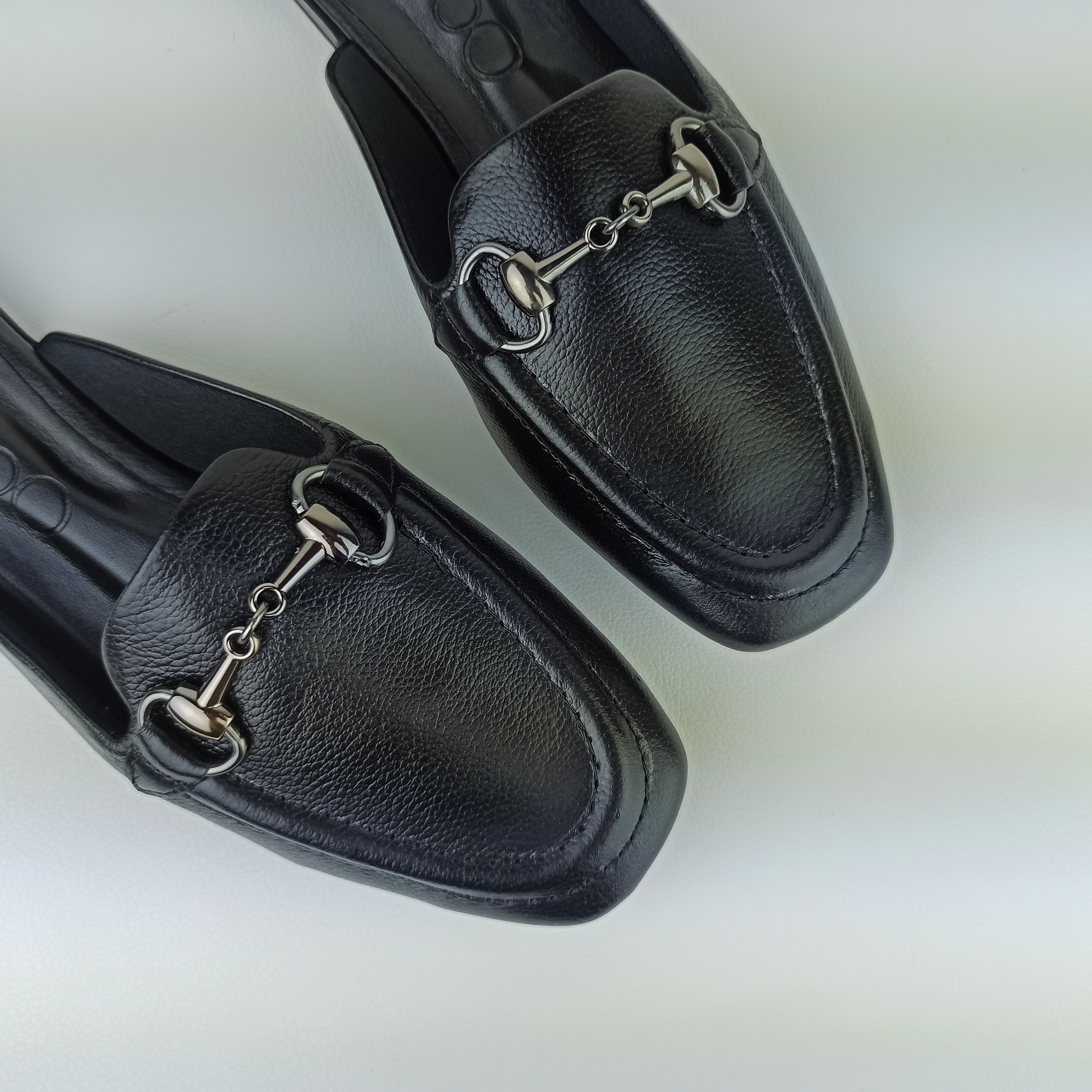 mule-couro-preto-51000307_7