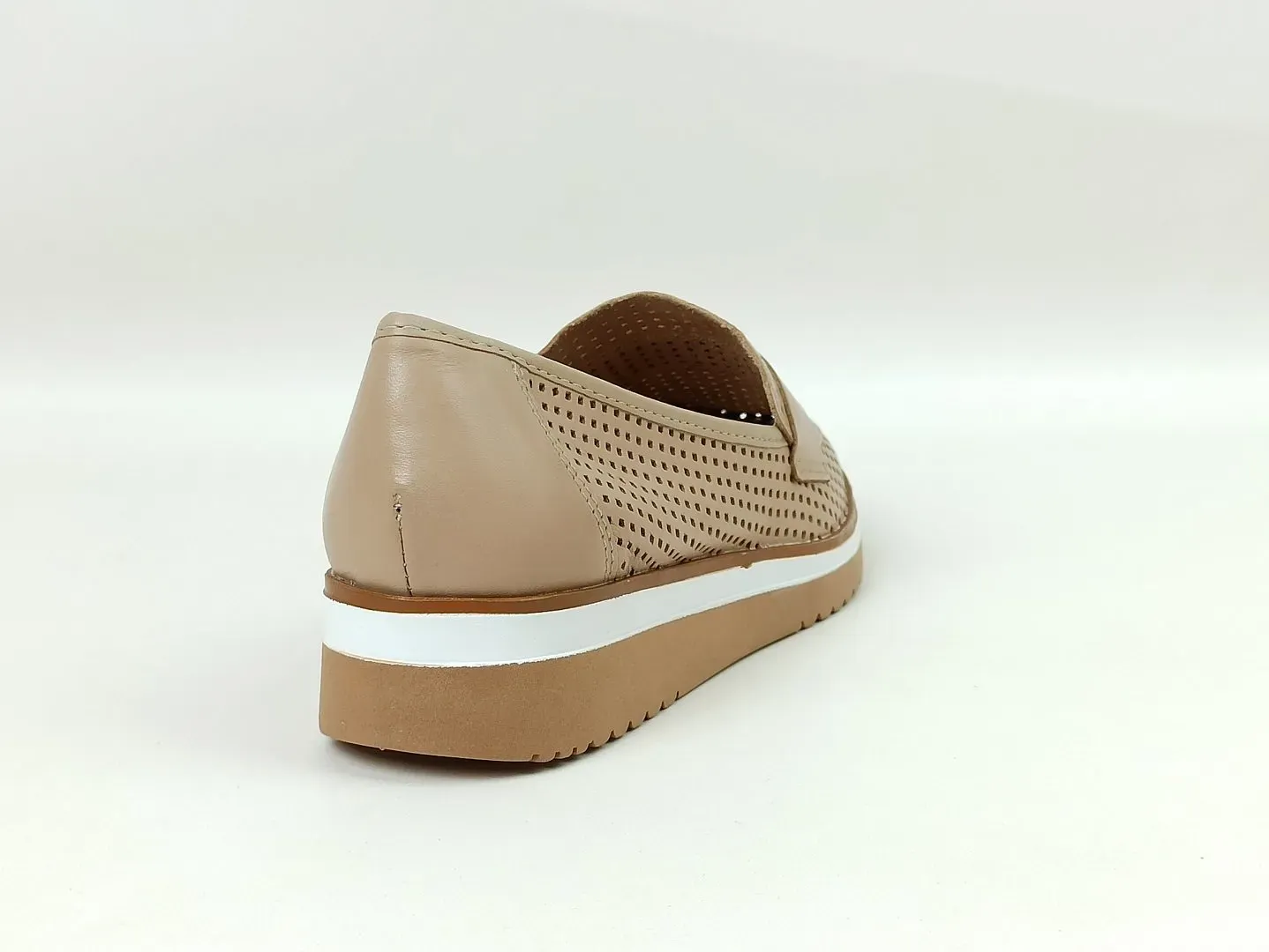 mocassim-couro-bico-amendoado-nude-205063251_3