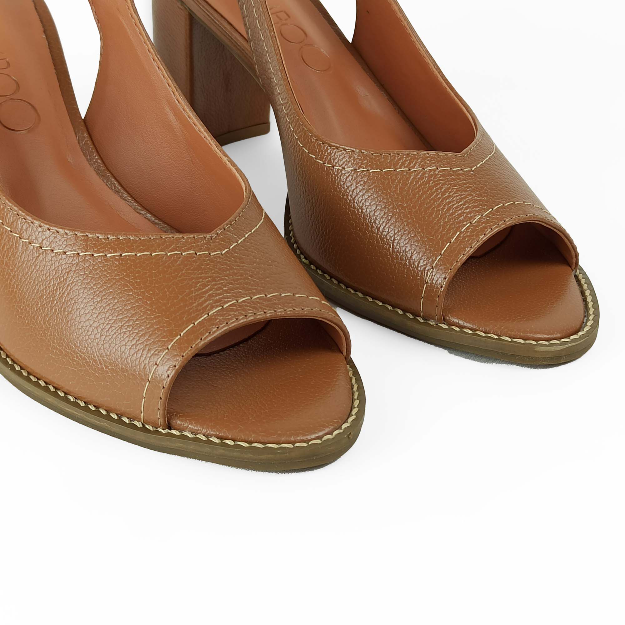 peep-toe-couro-salto-alto-bloco-bico-amendoado-aberto-ambar-17500003_5