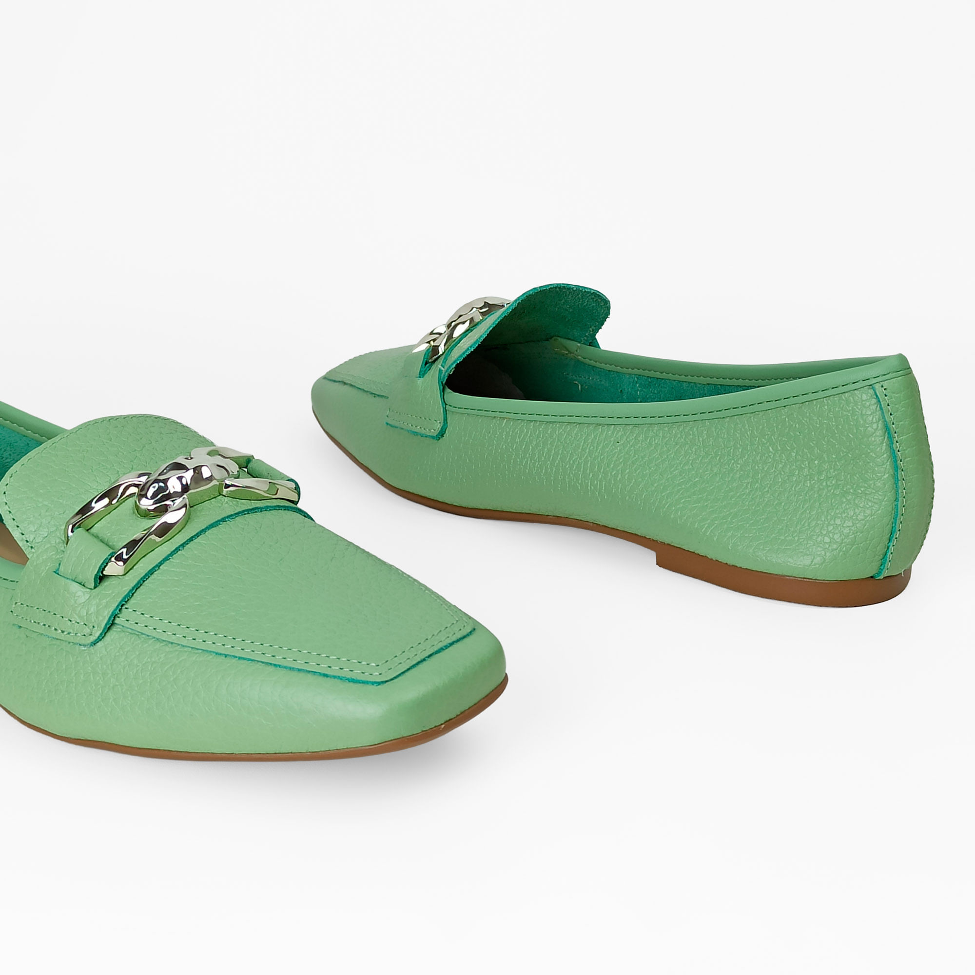 mocassim-couro-bico-quadrado-verde-1420792522_5