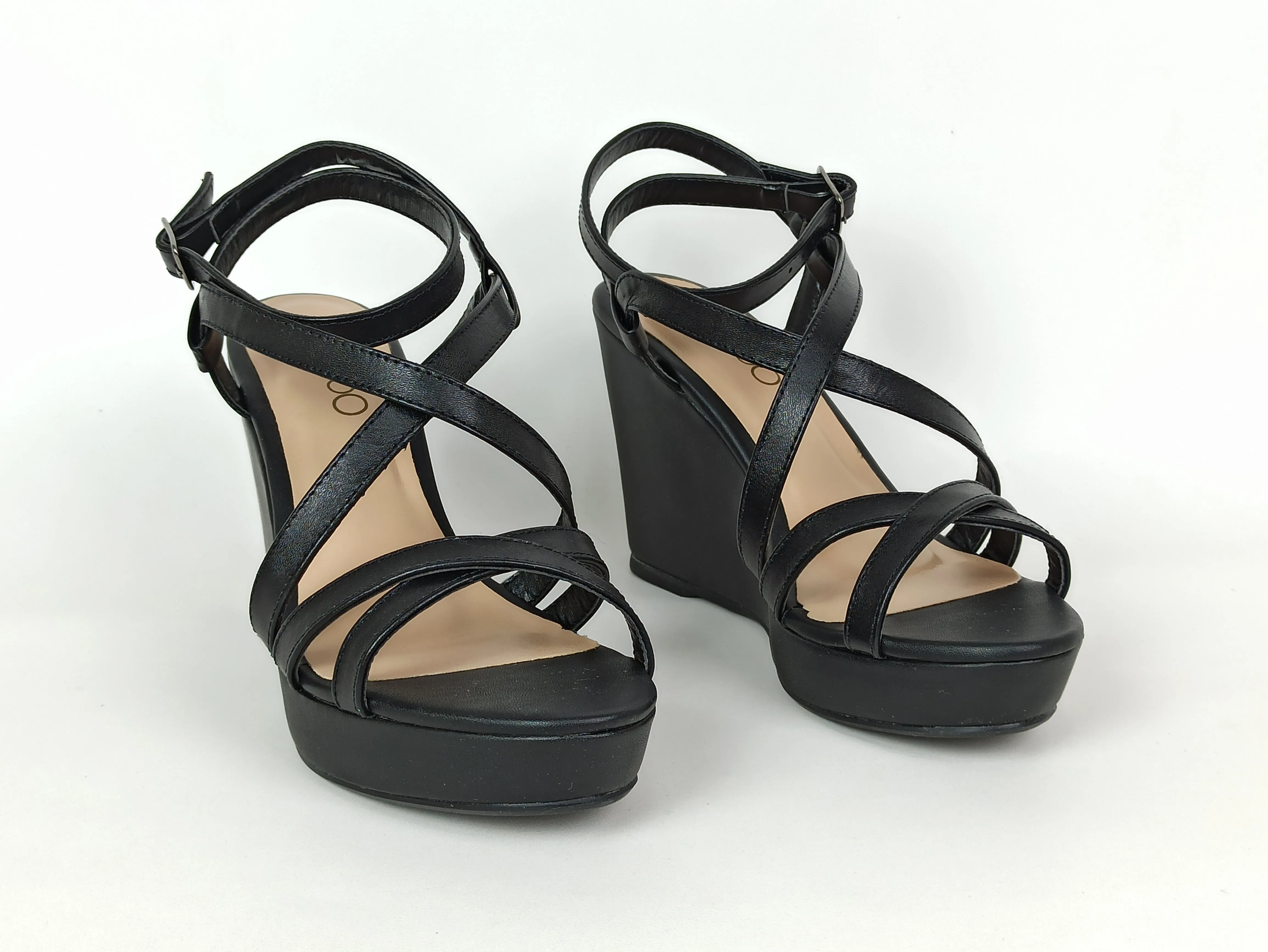 sandalia-anabela-couro-salto-alto-bico-redondo-preta-307aa4836_3