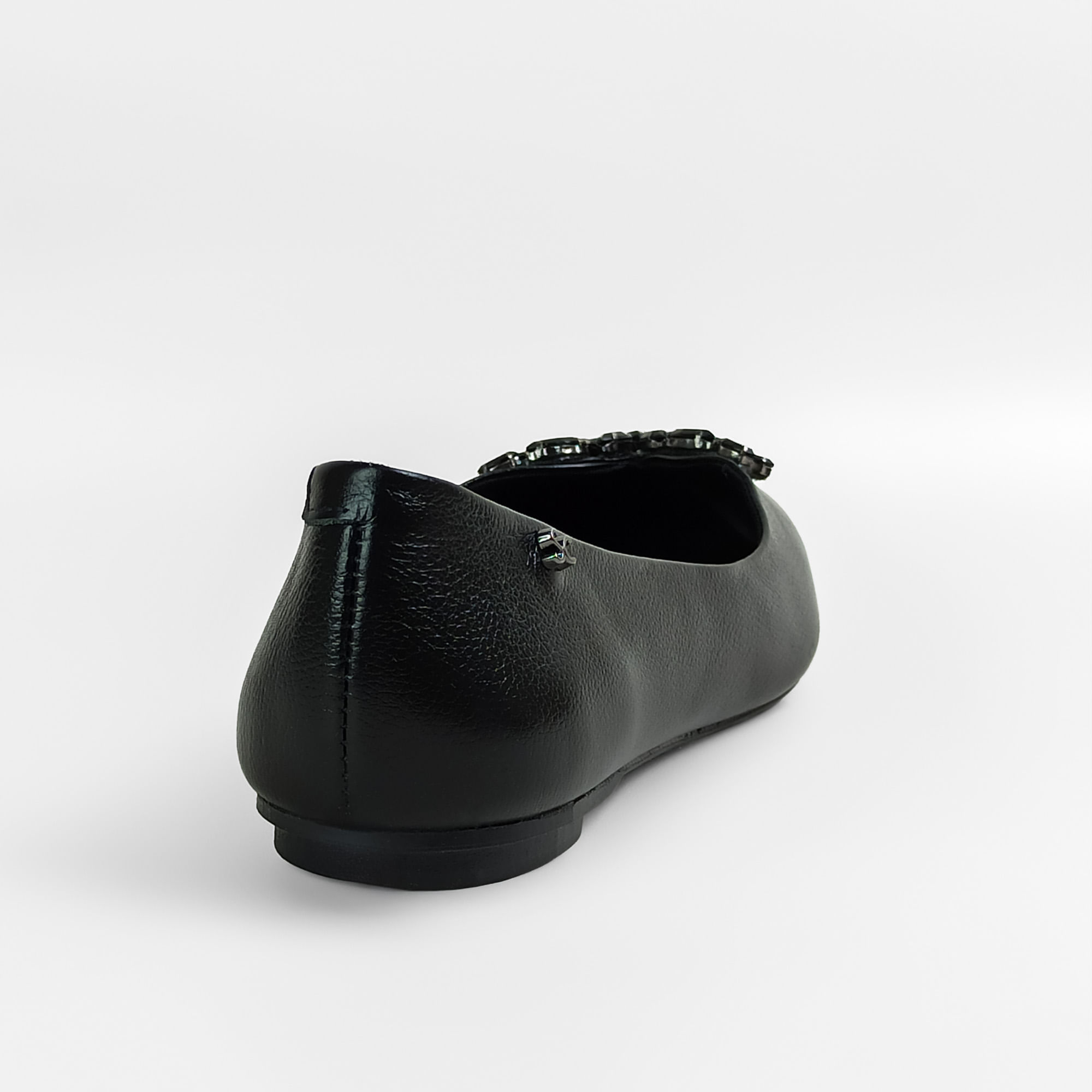 sapatilha-couro-bico-fino-preta-7623604_4