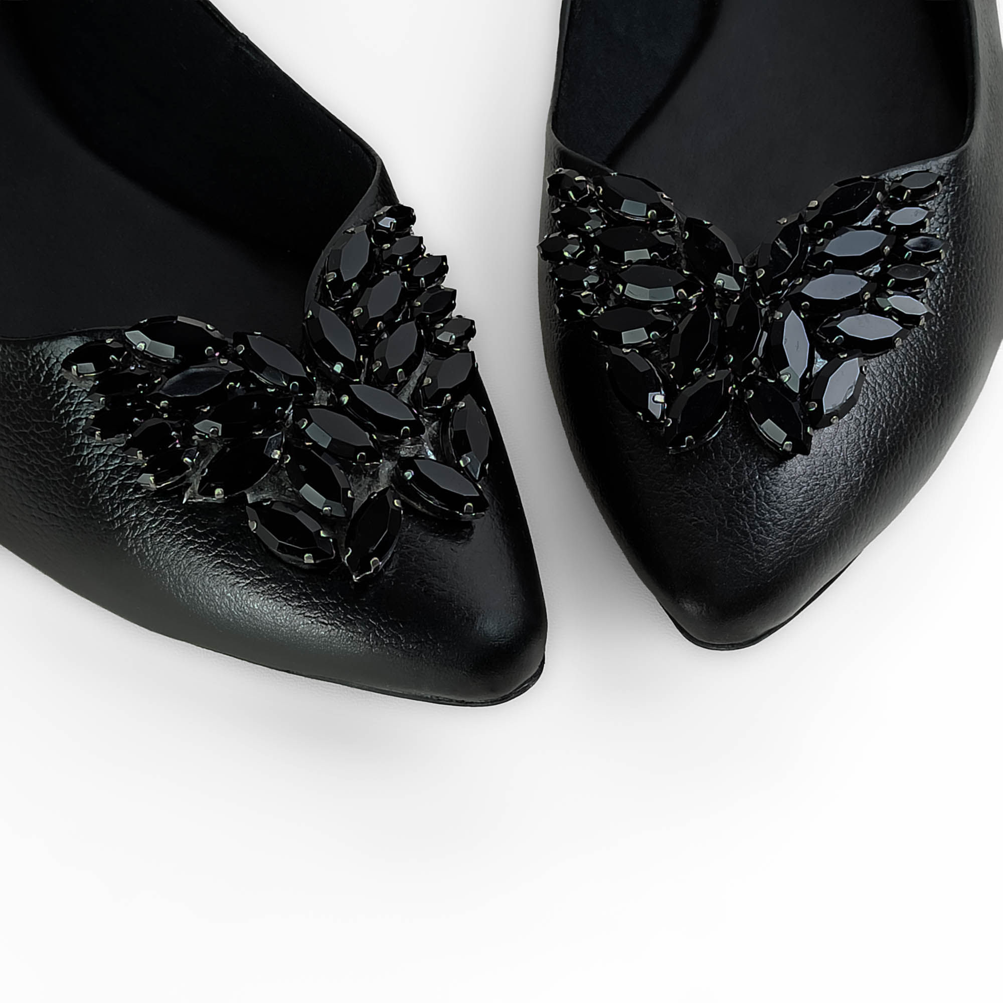 sapatilha-couro-bico-fino-preta-7623604_5