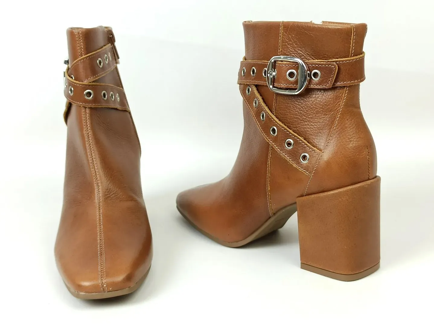 bota-cano-medio-salto-bloco-bico-quadrado-caramelo-527611412_4