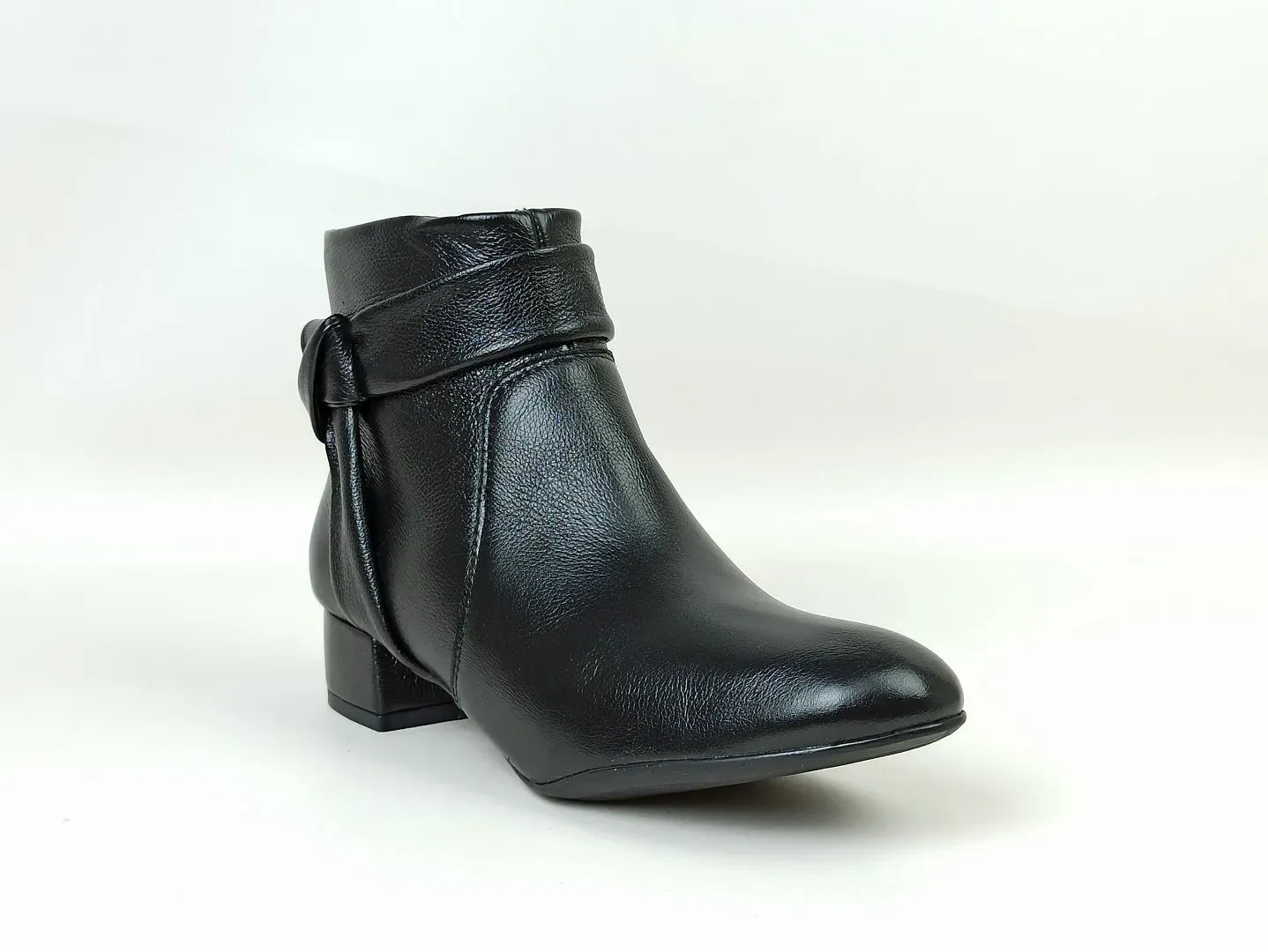 bota-cano-baixo-couro-salto-baixo-bloco-bico-redondo-preta-1200324768_2