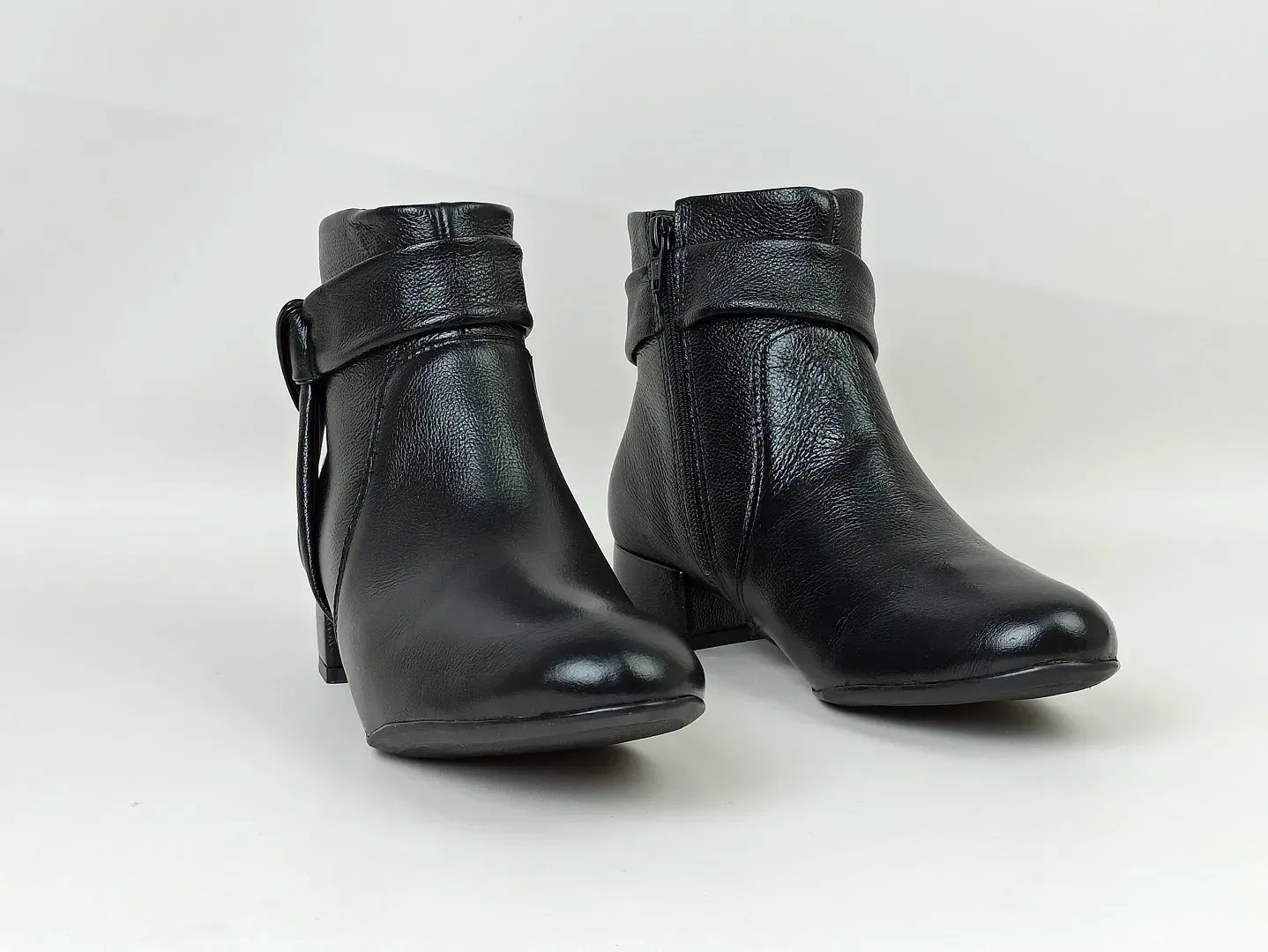 bota-cano-baixo-couro-salto-baixo-bloco-bico-redondo-preta-1200324768_3