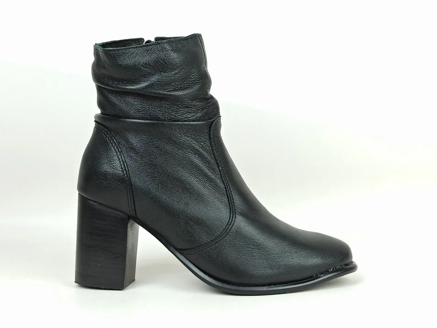 bota-cano-medio-couro-salto-bloco-bico-redondo-preta-52254_2