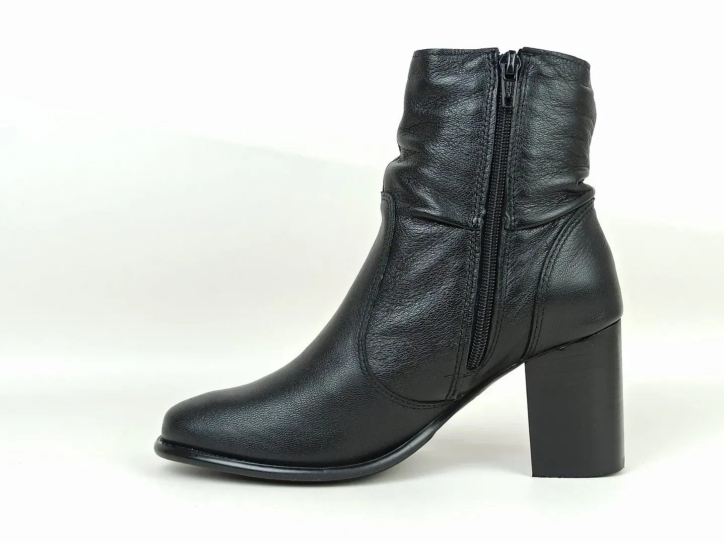 bota-cano-medio-couro-salto-bloco-bico-redondo-preta-52254_6