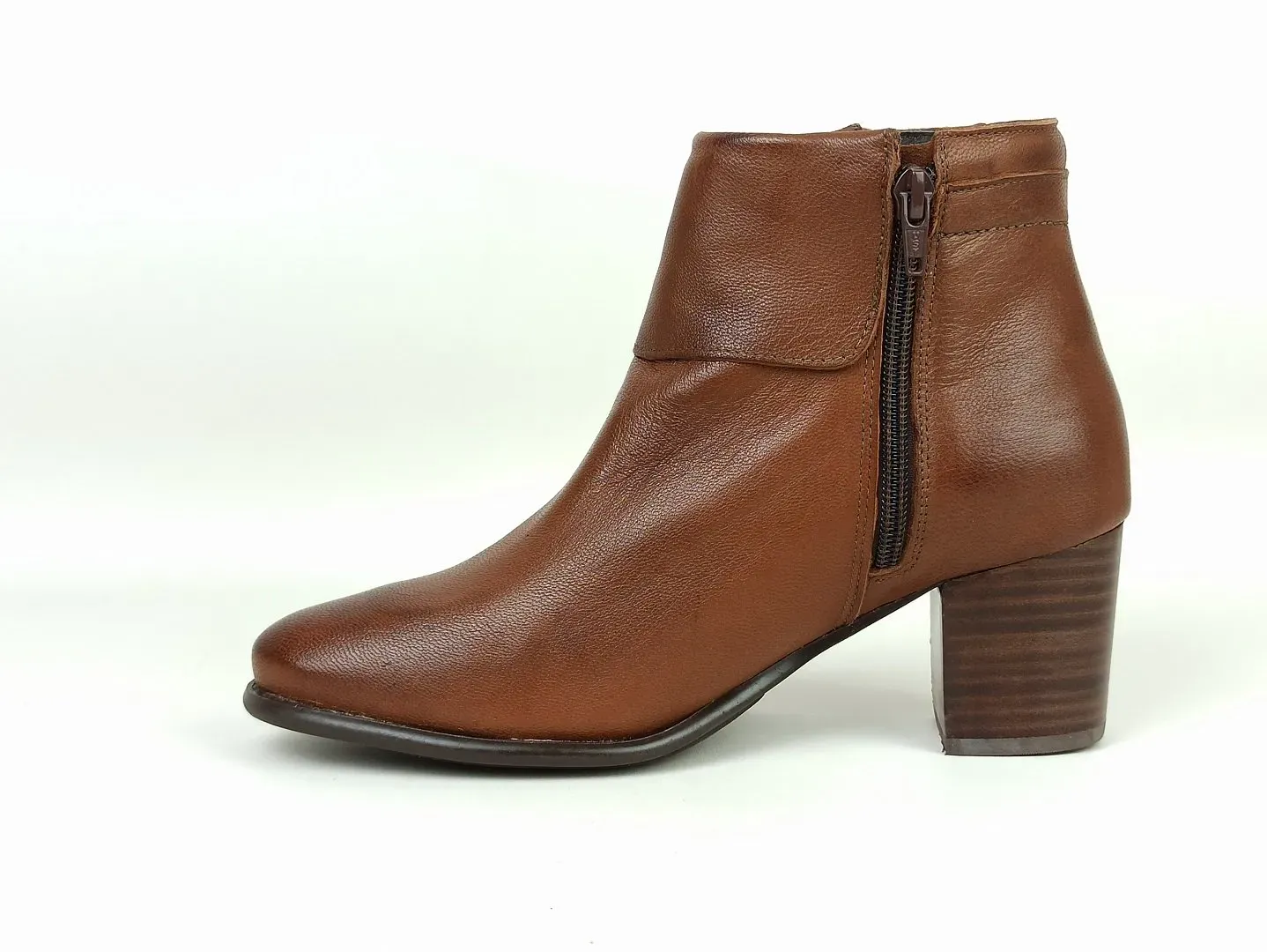 bota-cano-medio-couro-salto-bloco-bico-redondo-conhaque-52161_5