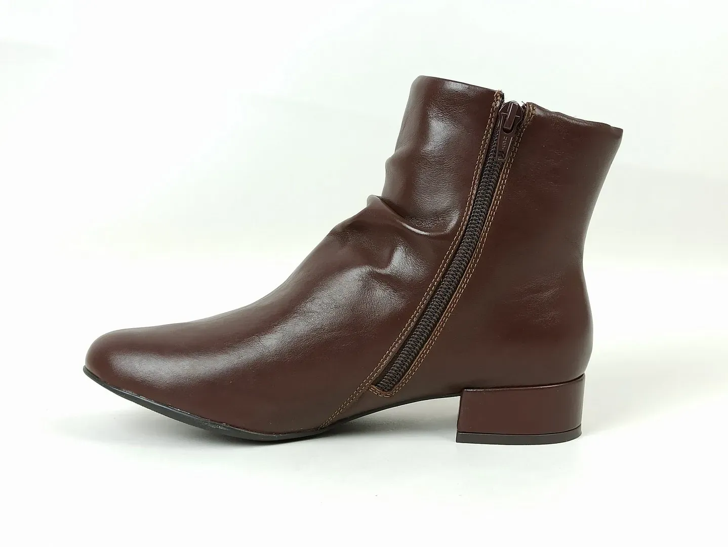 bota-cano-baixo-salto-baixo-bloco-bico-redondo-preta-1200327062_4