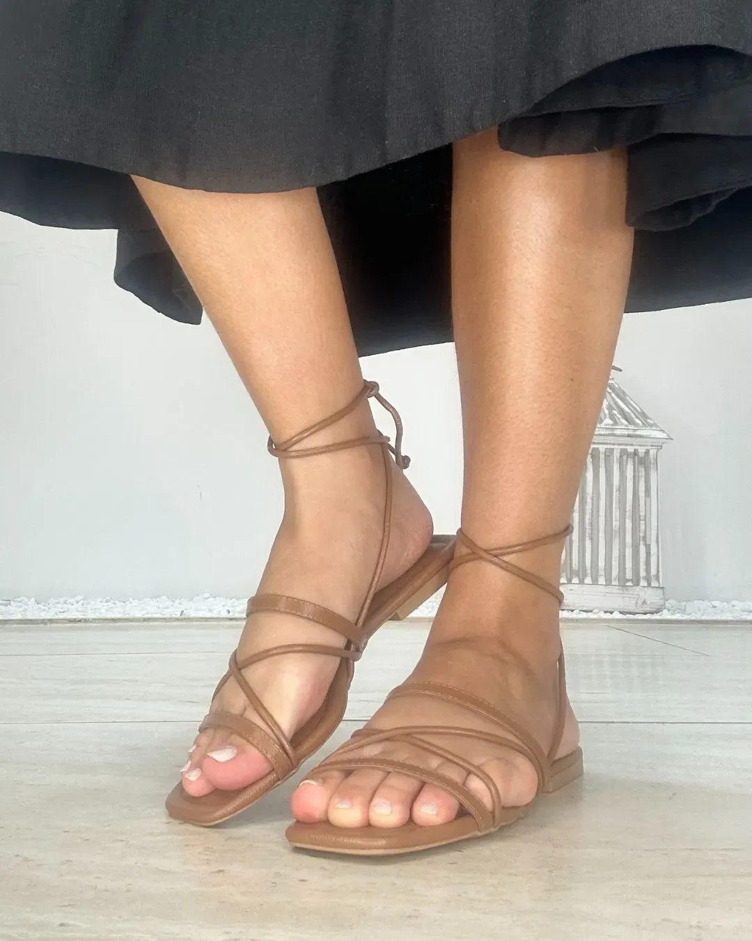 sandalia-rasteira-bico-quadrado-bronze-58703904_6