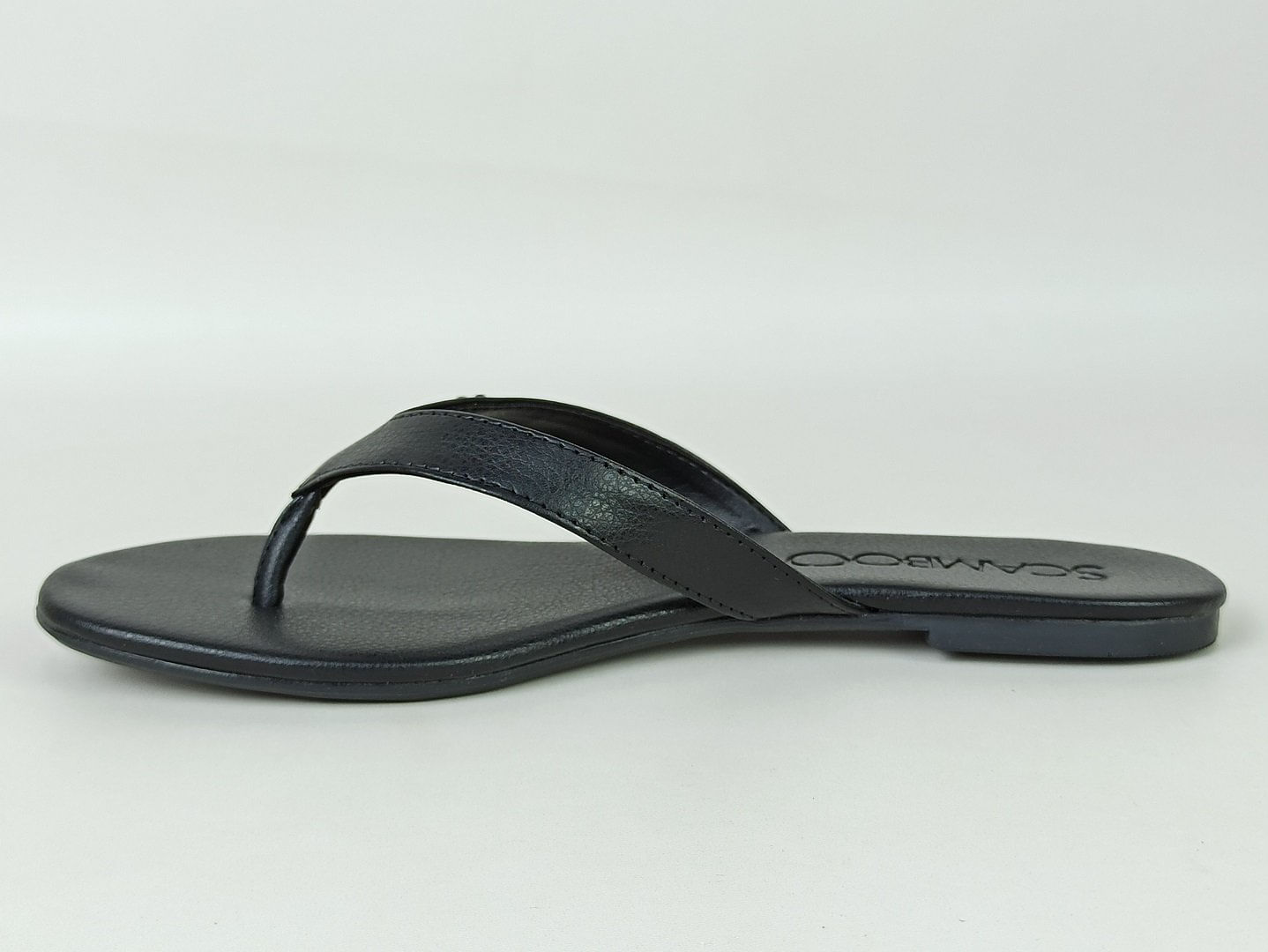 sandalia-rasteira-bico-redondo-preta-30000021_4