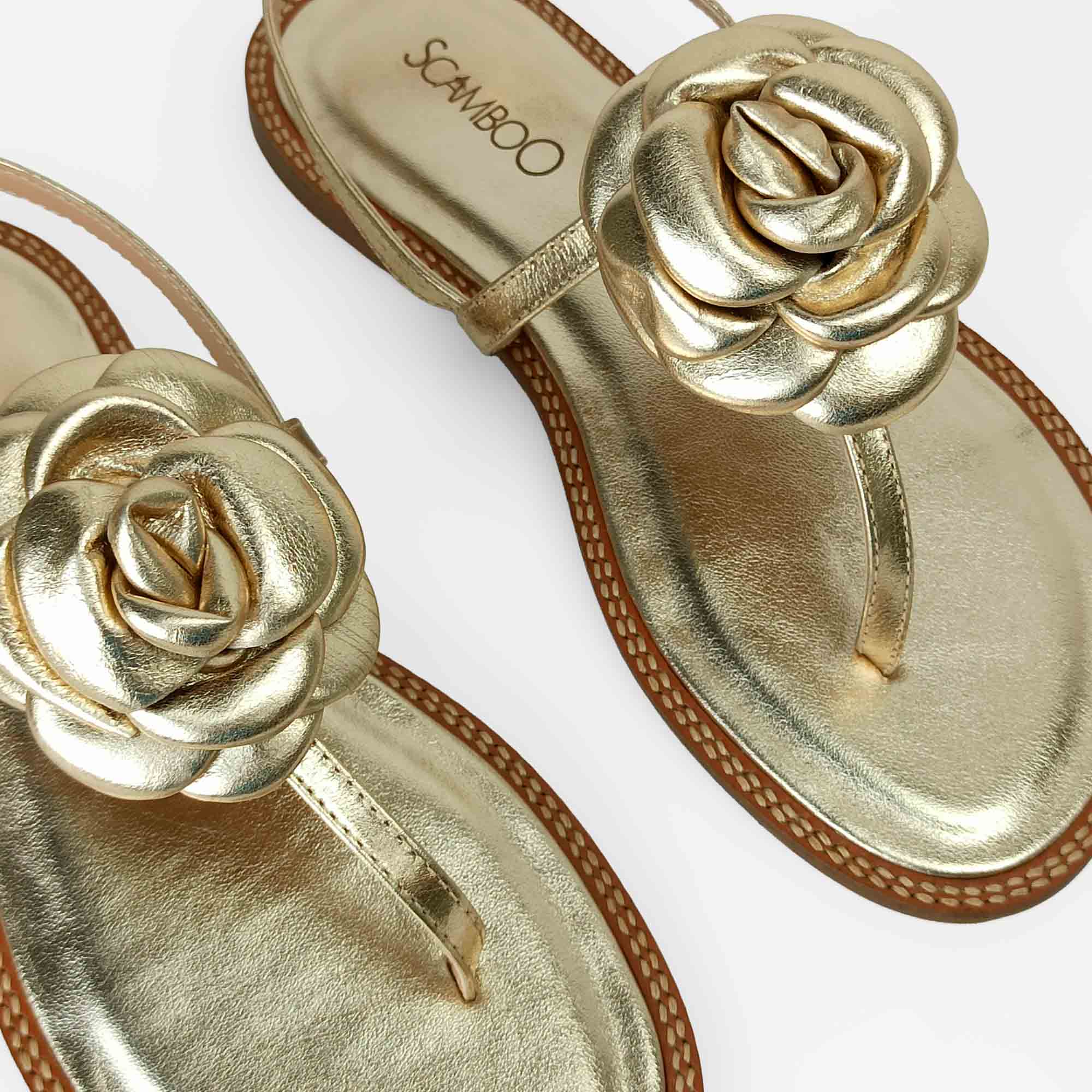 rasteira-couro-metalizada-bico-amendoado-dourada-467aa4874_5