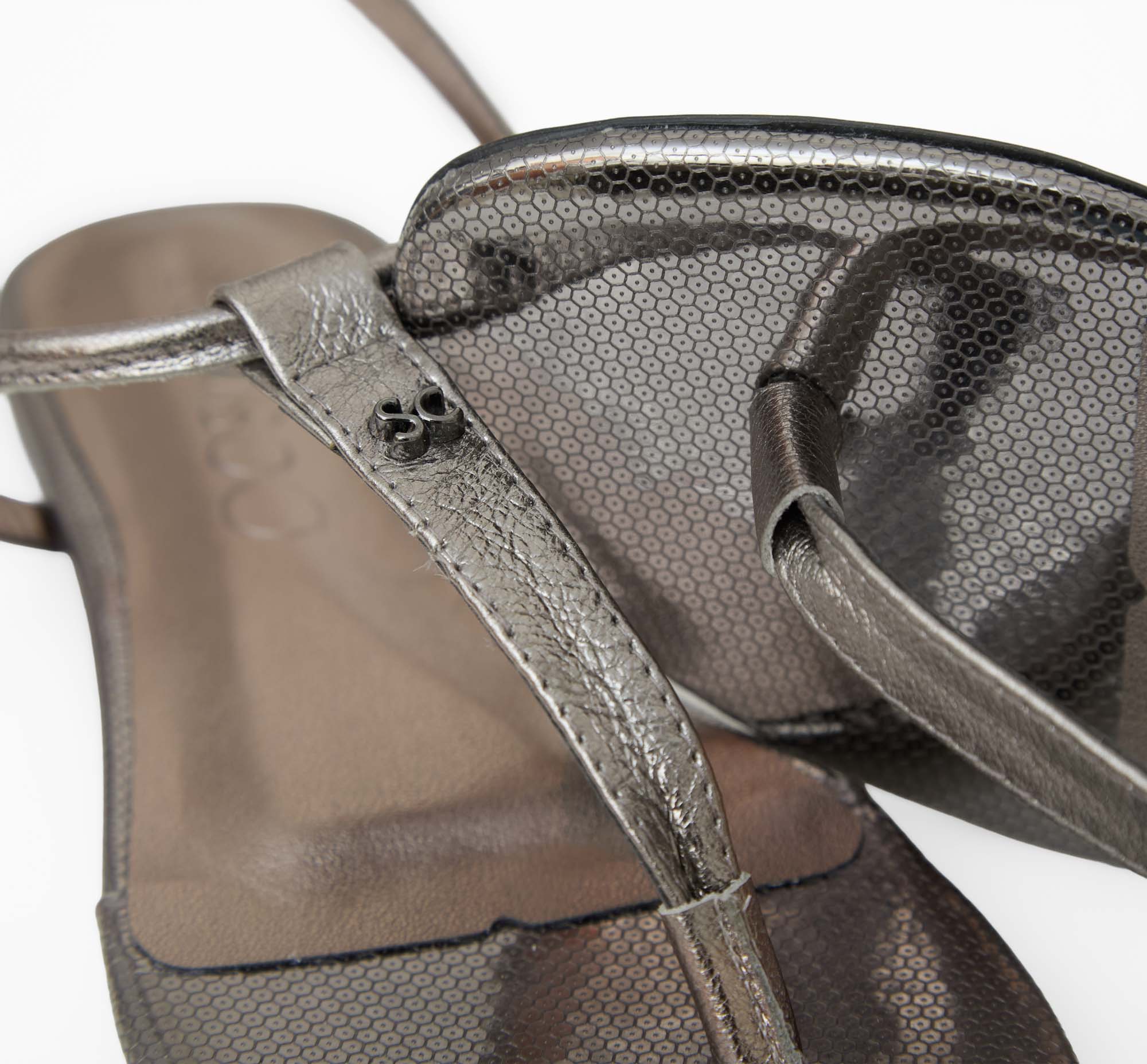 rasteira-couro-sintetico-metalizado-prata-onix-18702496_6