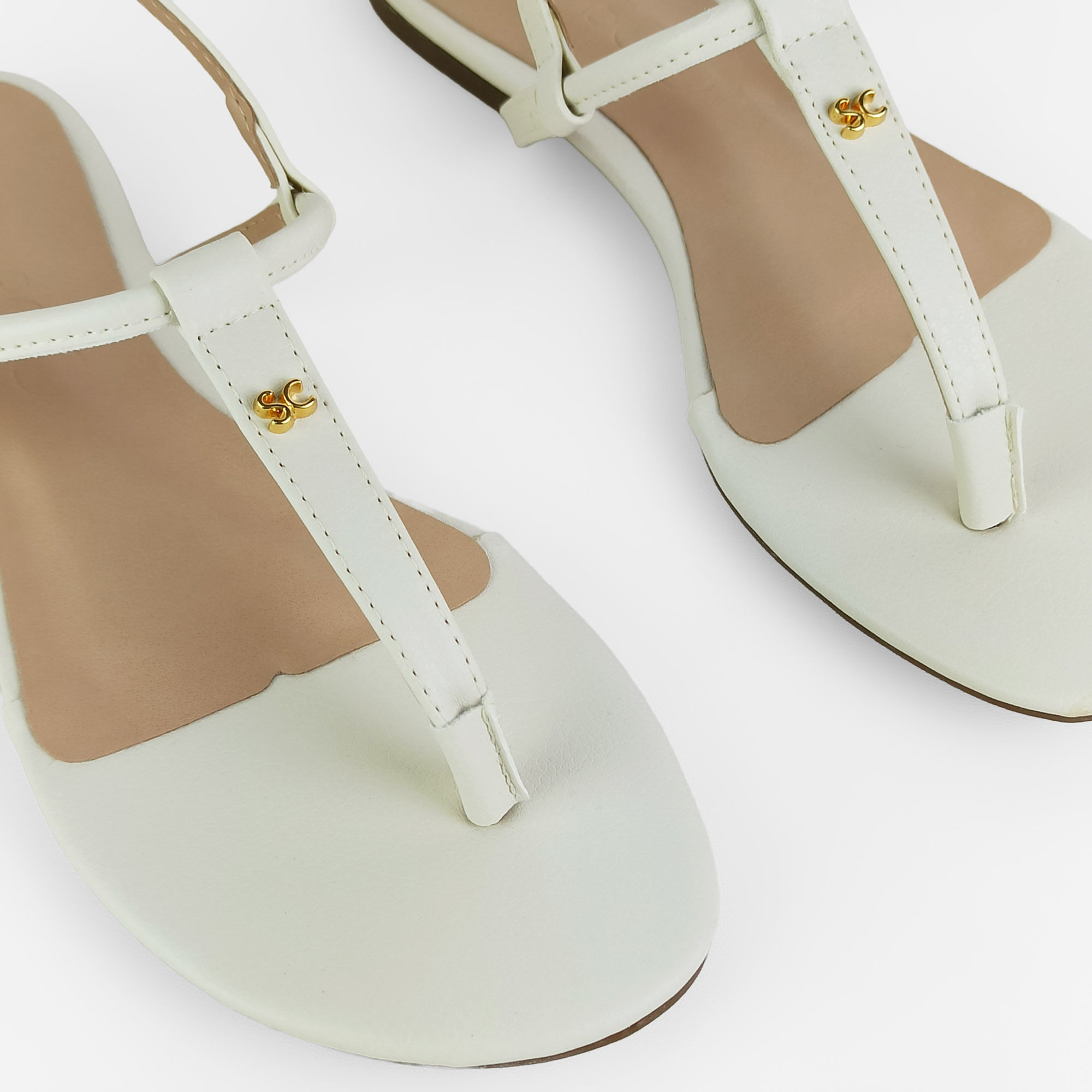 sandalia-rasteira-bico-redondo-off-white-187024102_3