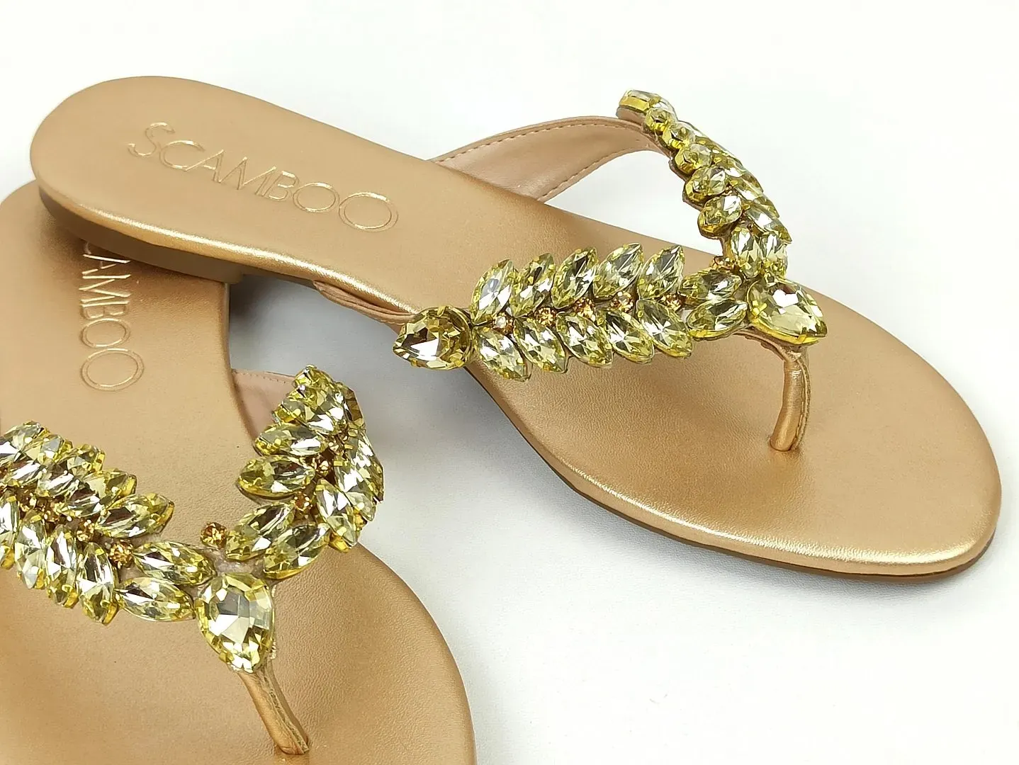 sandalia-rasteira-bico-redondo-dourada-30020205_5