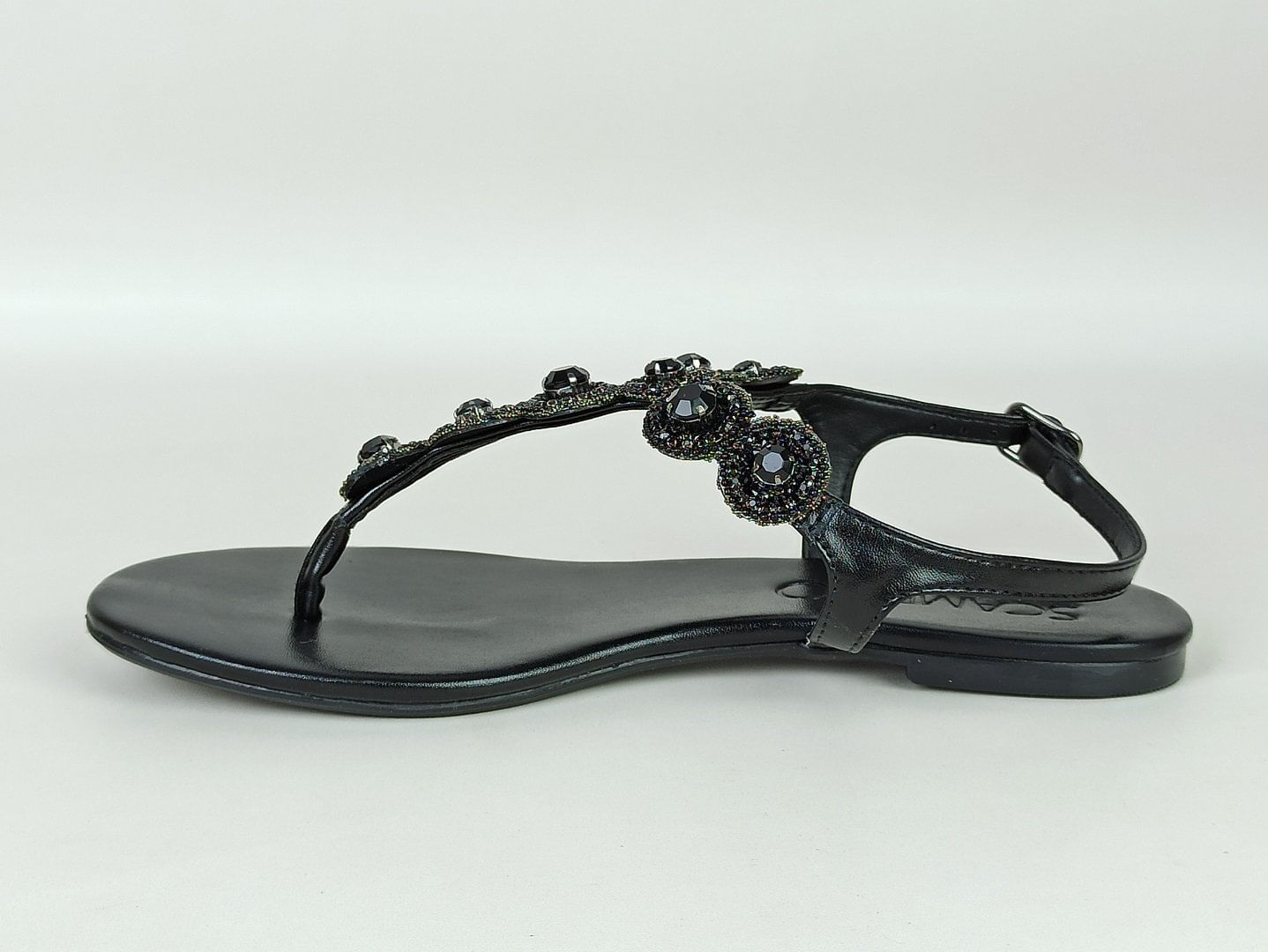 sandalia-rasteira-bico-redondo-preta-30021504_4