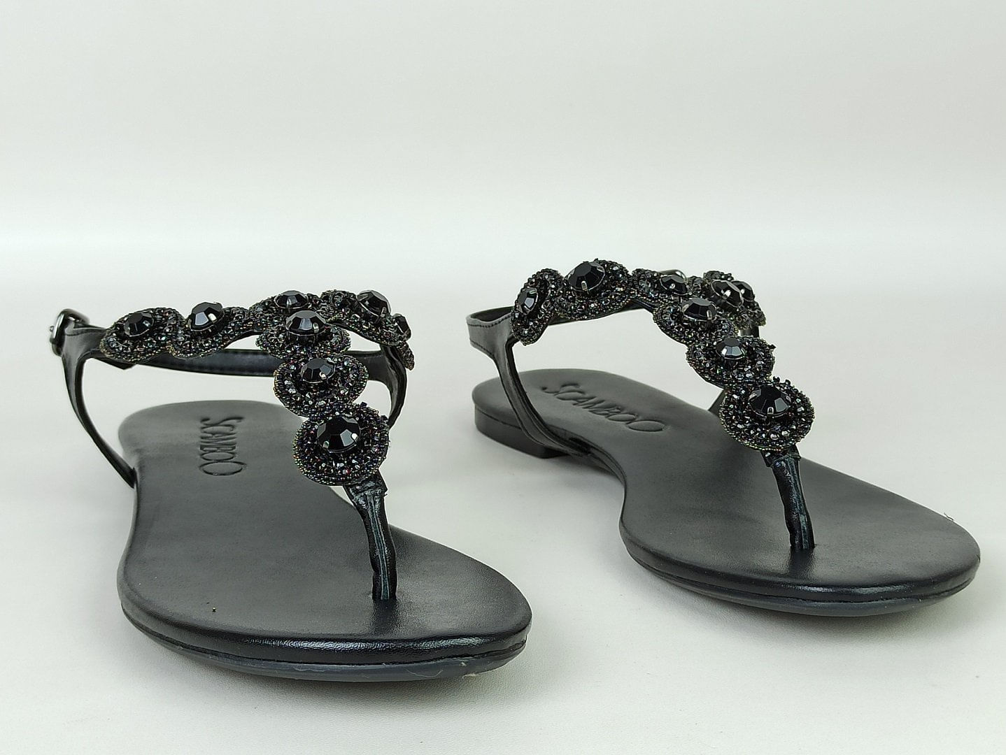 sandalia-rasteira-bico-redondo-preta-30021504_5