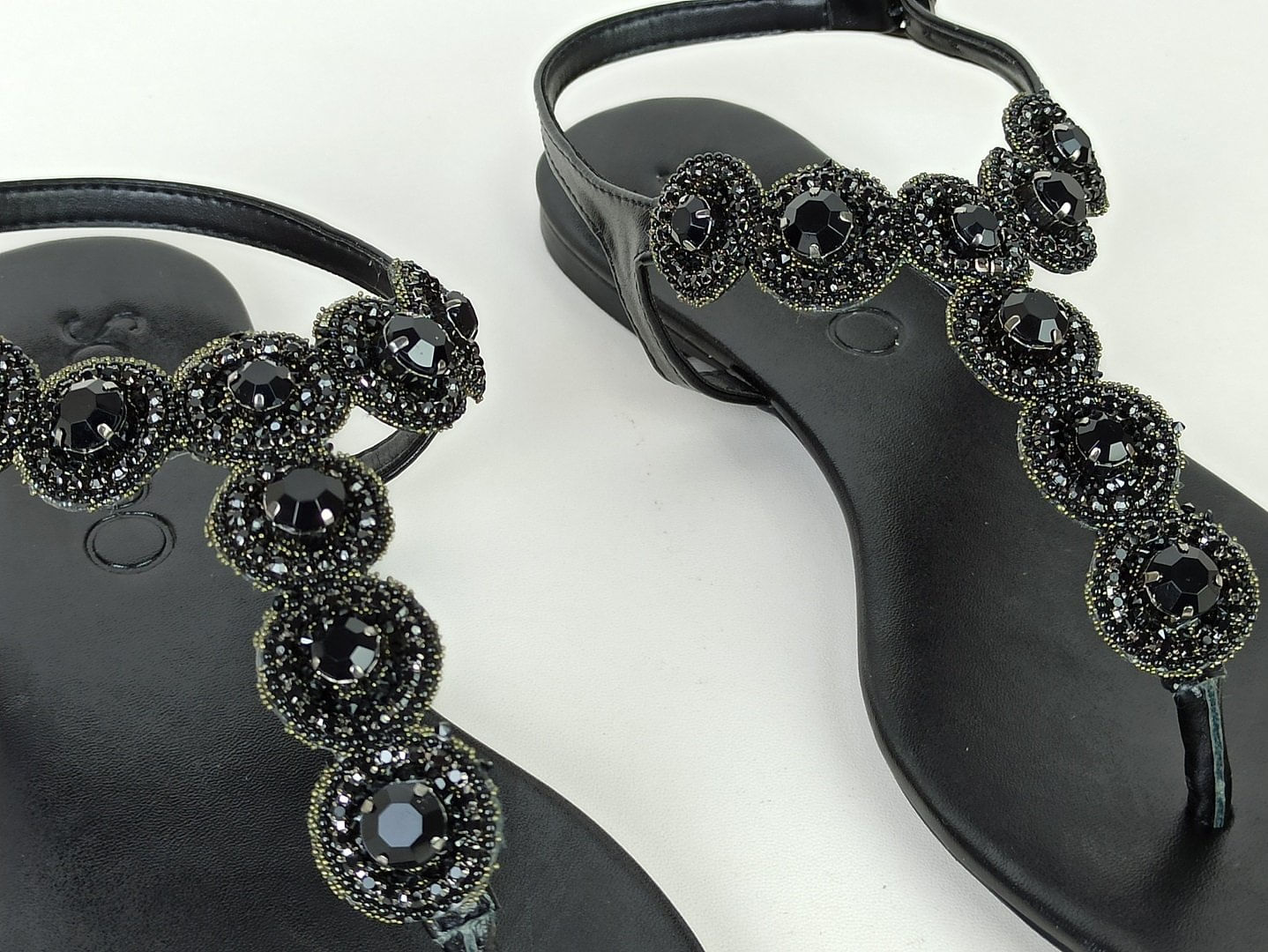 sandalia-rasteira-bico-redondo-preta-30021504_6