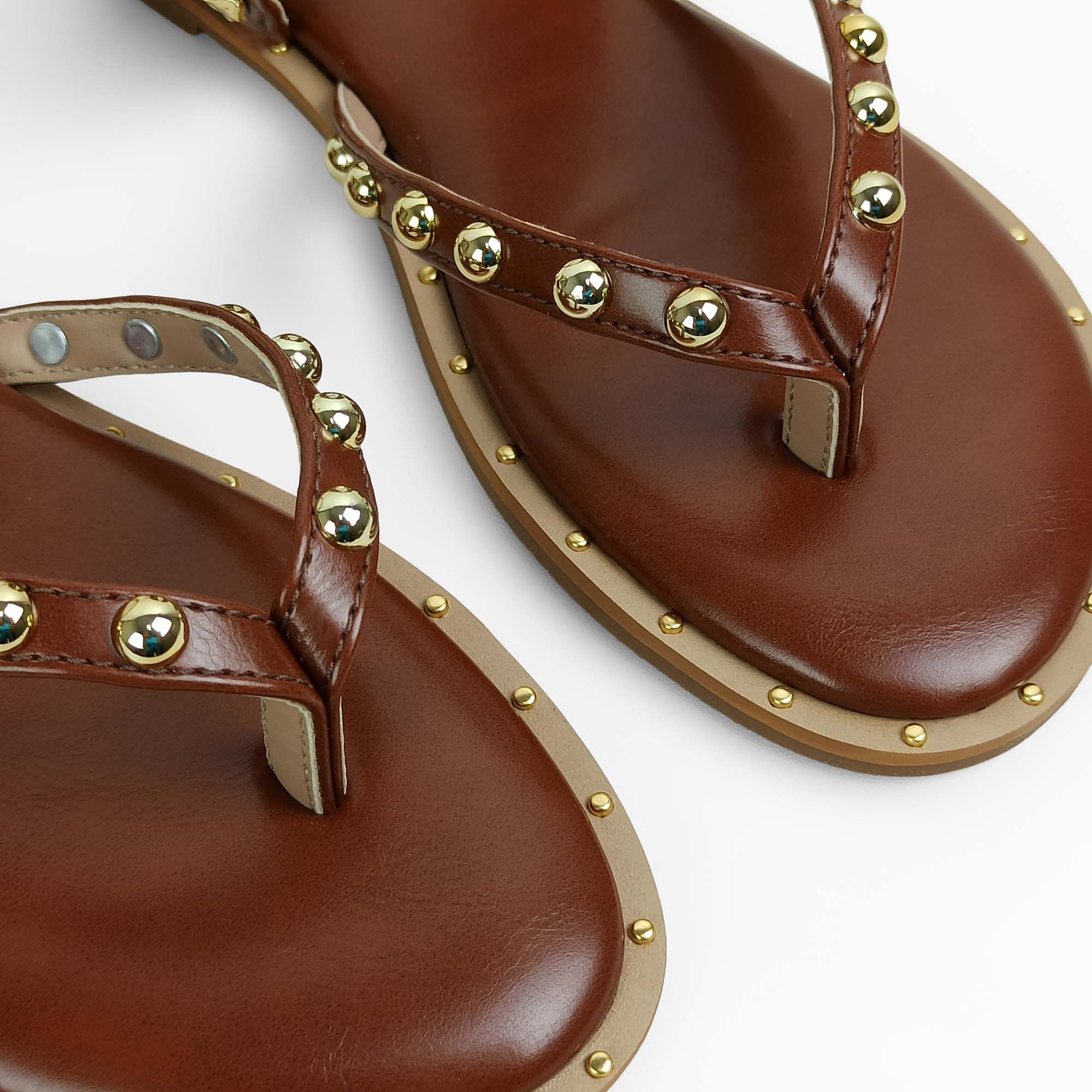 sandalia-rasteira-bico-redondo-marrom-160118_7