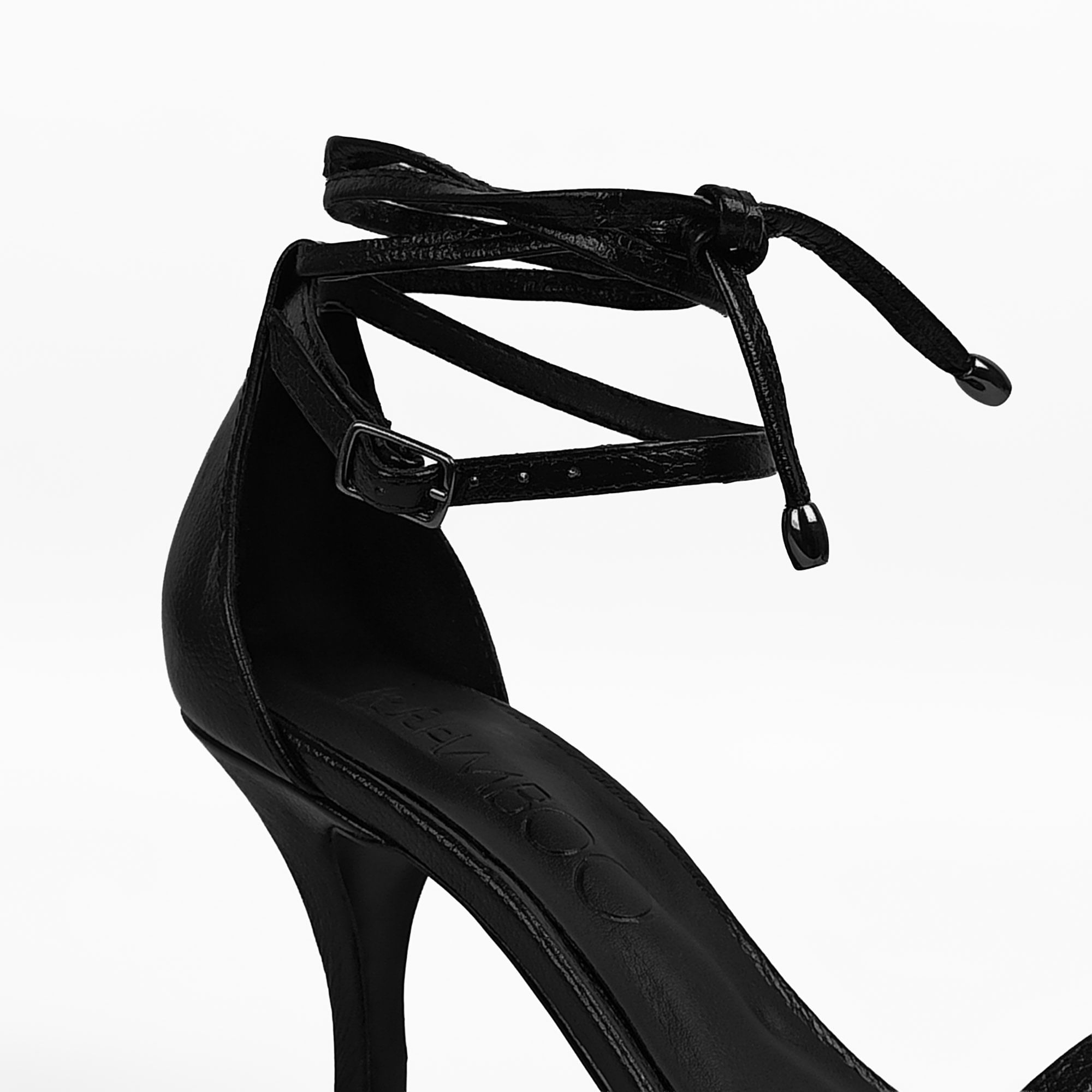 sandalia-couro-salto-medio-fino-bico-amendoado-preta-12002326_5