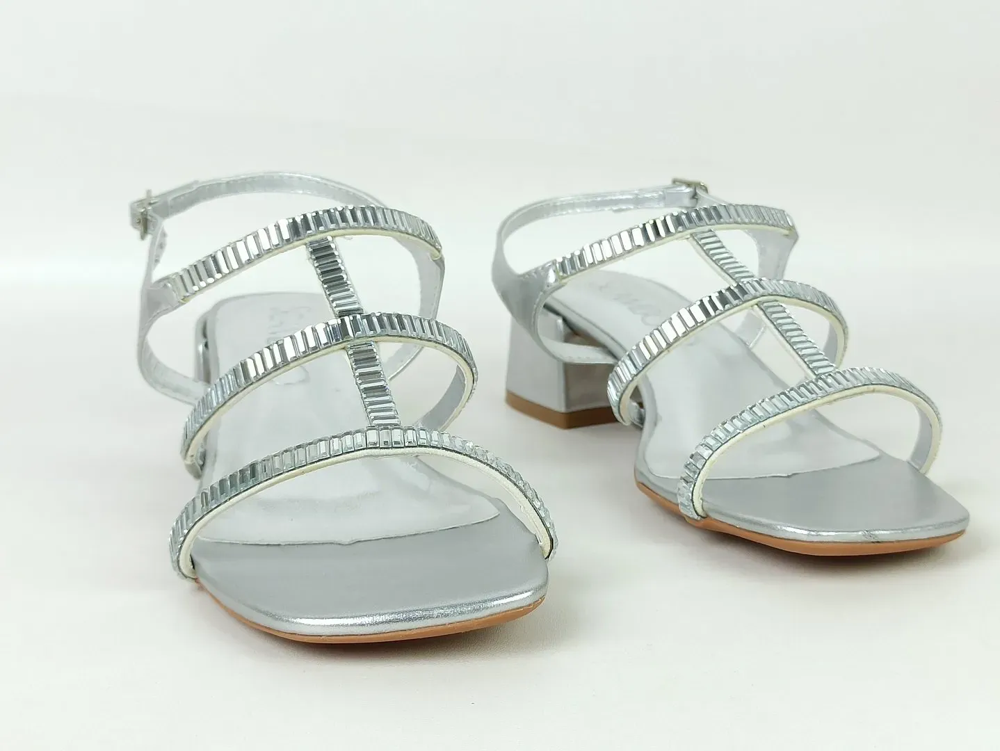 sandalia-metalizada-salto-baixo-bloco-bico-quadrado-prata-56001101_4