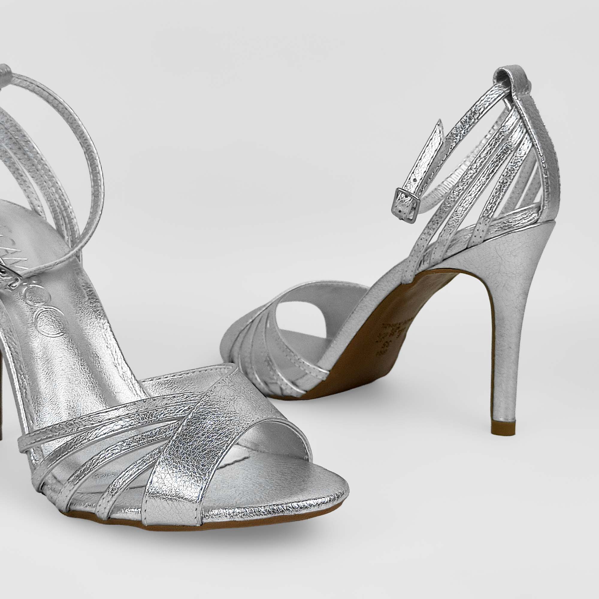 sandalia-couro-metalizado-salto-alto-bico-redondo-prata-43002905_4