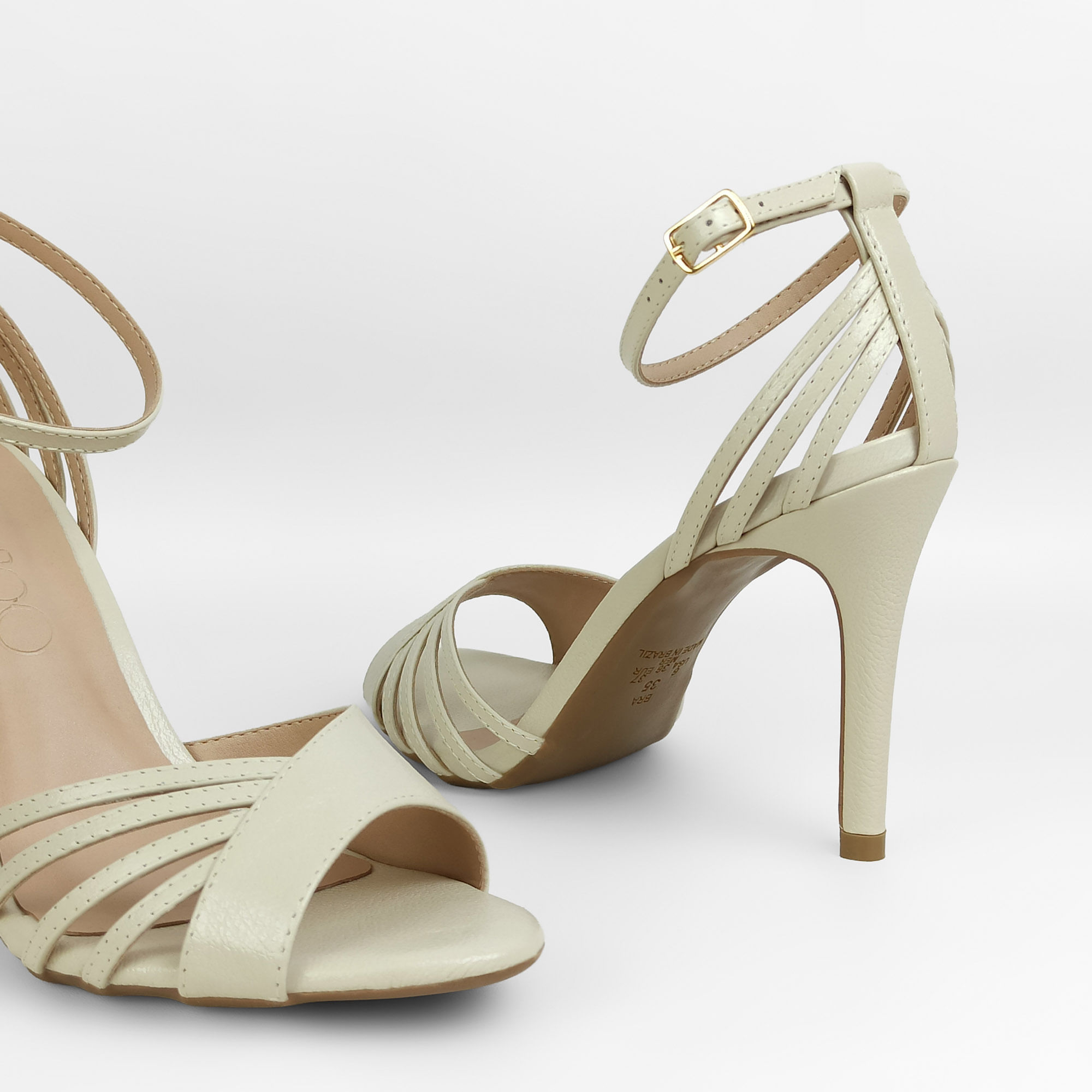 sandalia-couro-salto-alto-bico-redondo-gelo-43002904_3