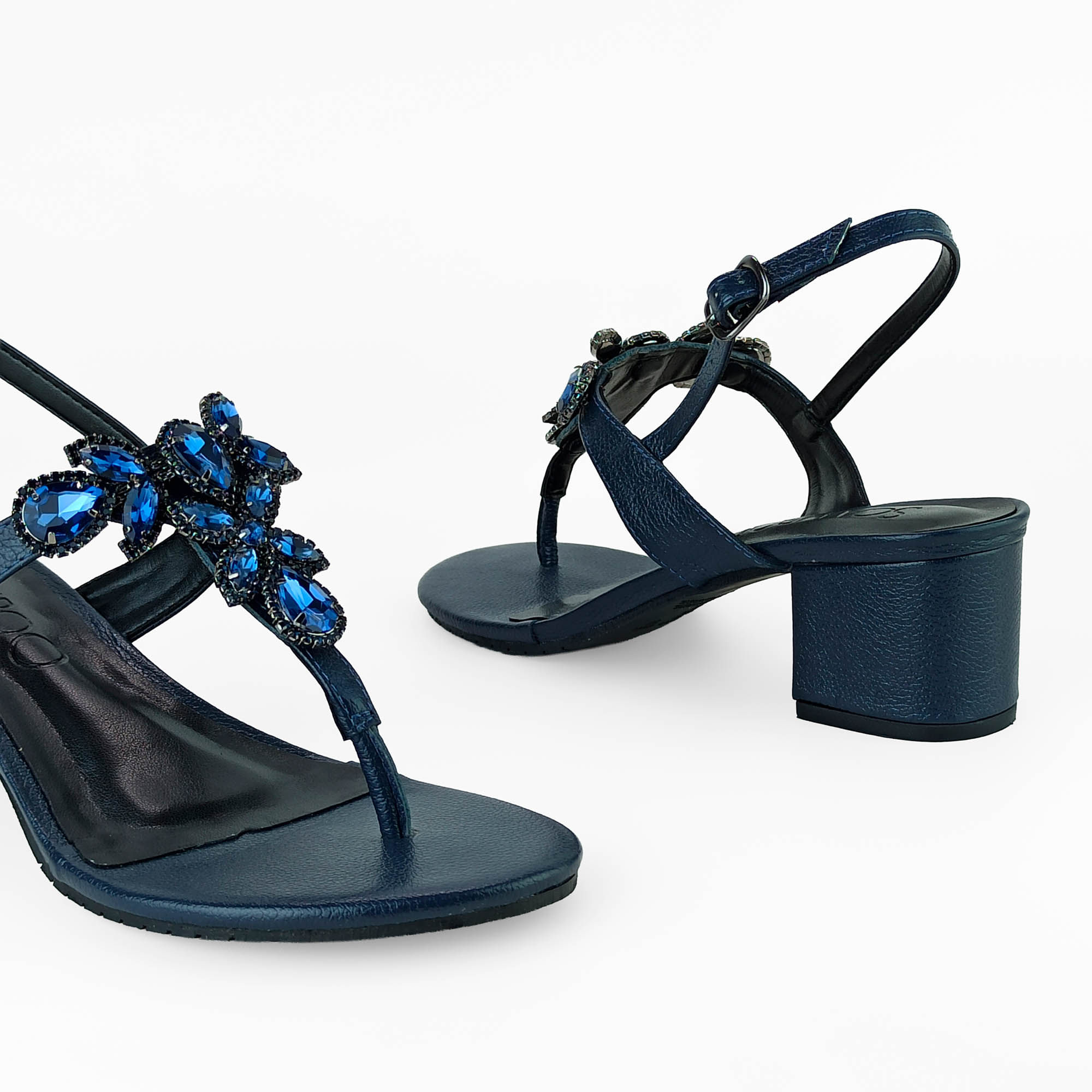 sandalia-couro-salto-baixo-bloco-bico-amendoado-azul-marinho-20813403_4