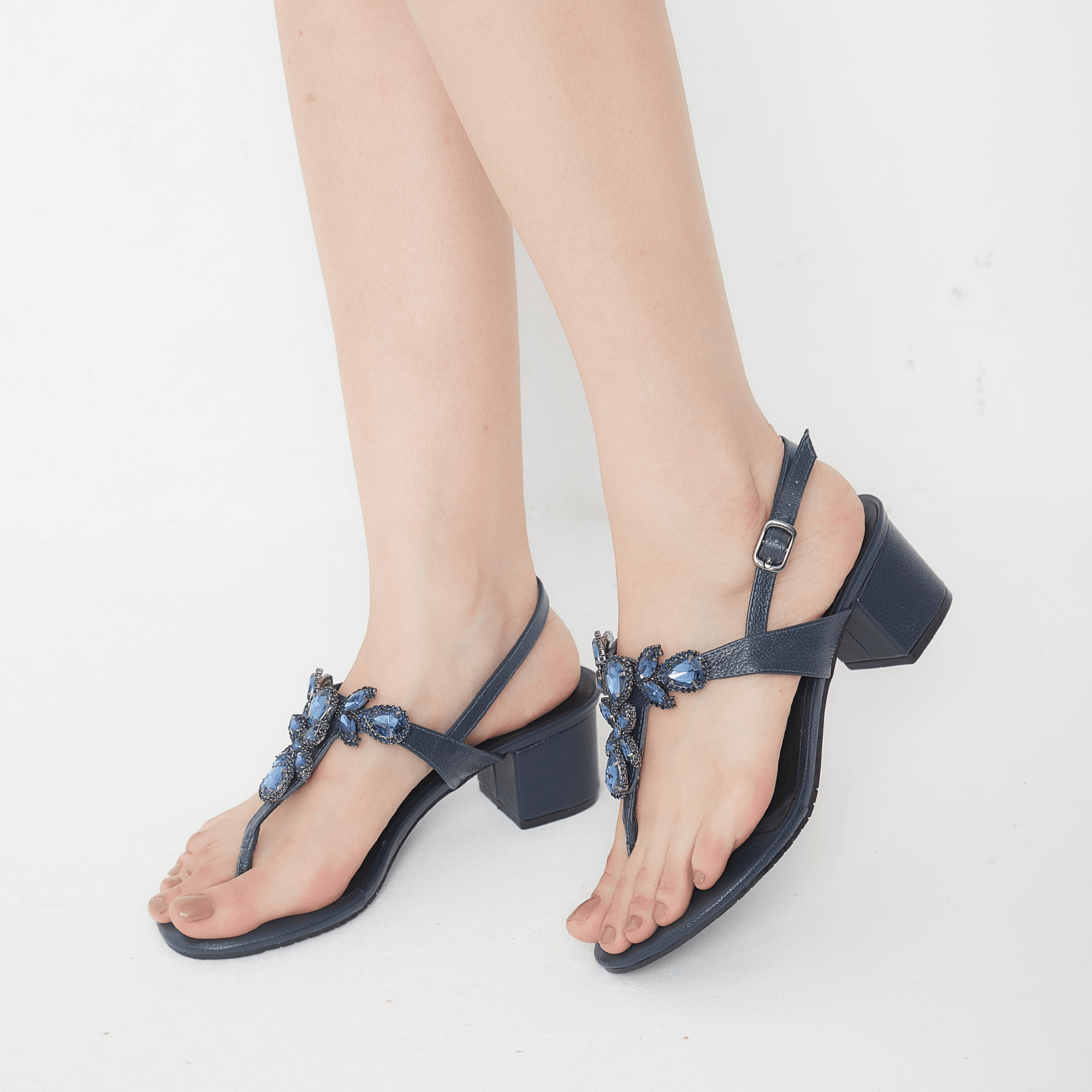 sandalia-couro-salto-baixo-bloco-bico-amendoado-azul-marinho-20813403_7