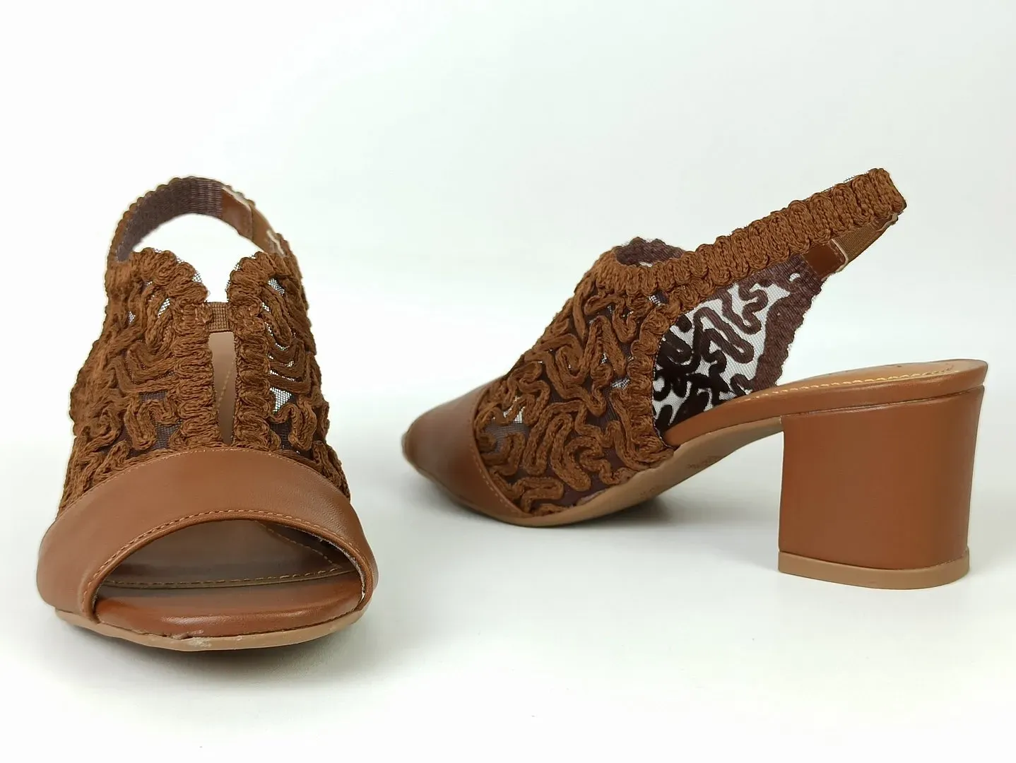 sandalia-trama-salto-bloco-bico-amendoado-aberto-caramelo-4570524_4