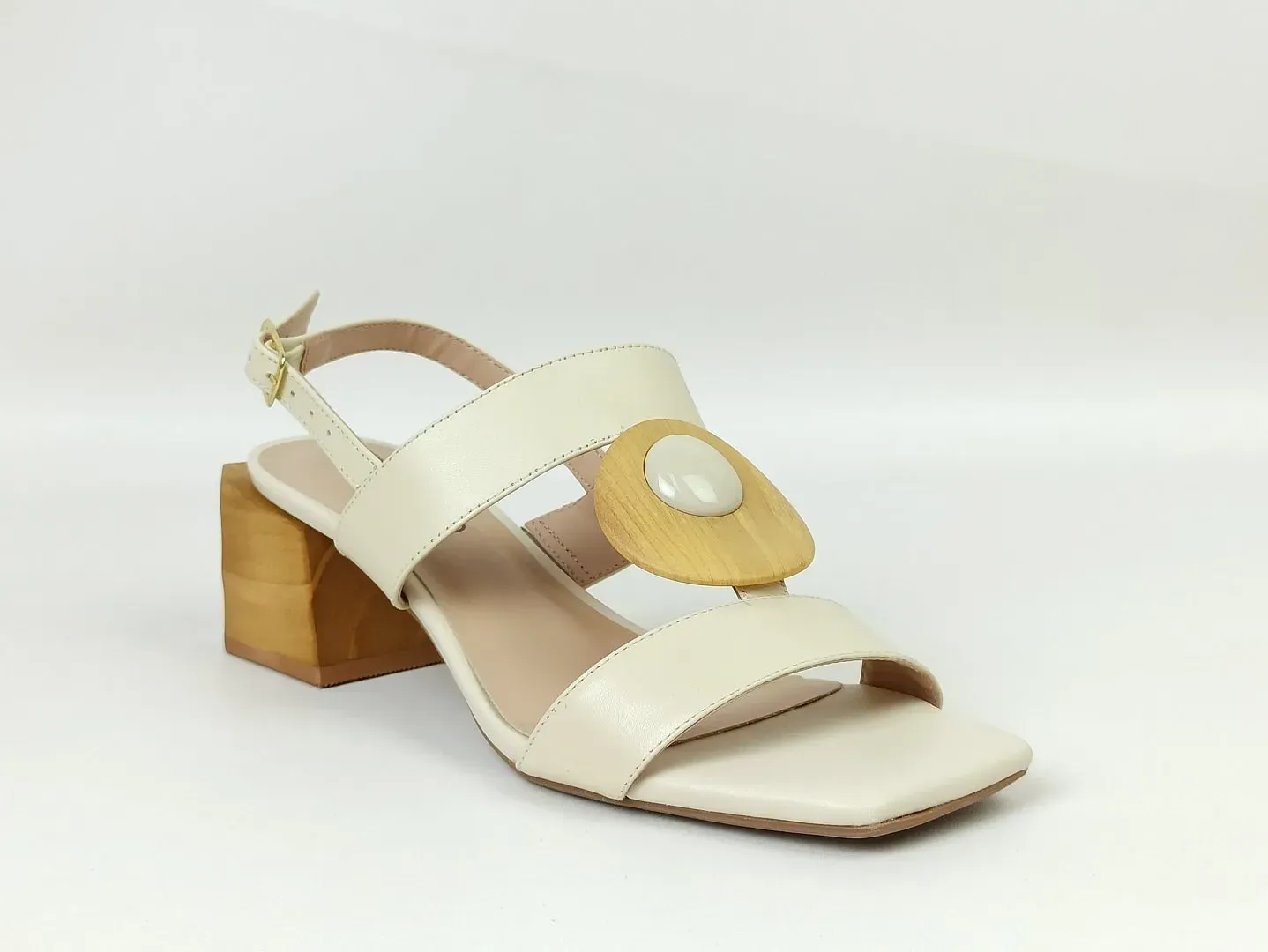 sandalia-salto-medio-bloco-bico-quadrado-gelo-447aa4354_2