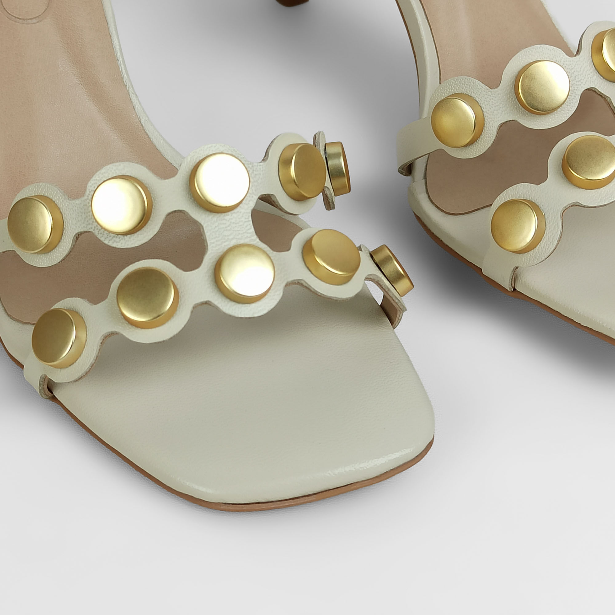 sandalia-couro-salto-alto-fino-bico-quadrado-branca-53502403_5