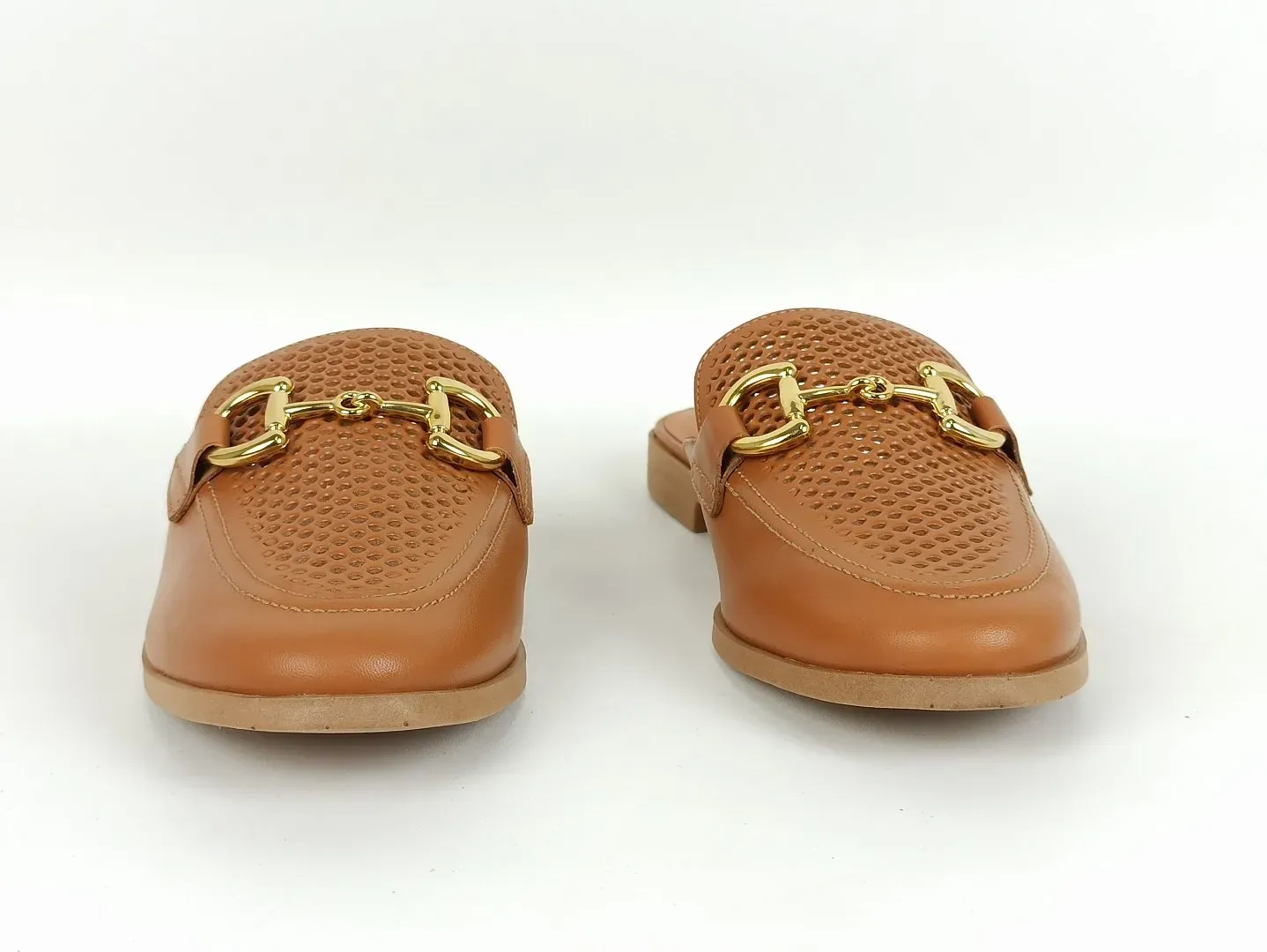 mule-couro-bico-amendoado-caramelo-111018242_5