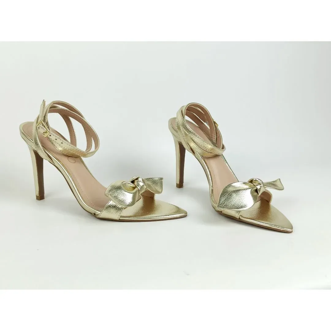 sandalia-metalizada-salto-alto-fino-bico-fino-dourada-930151_6