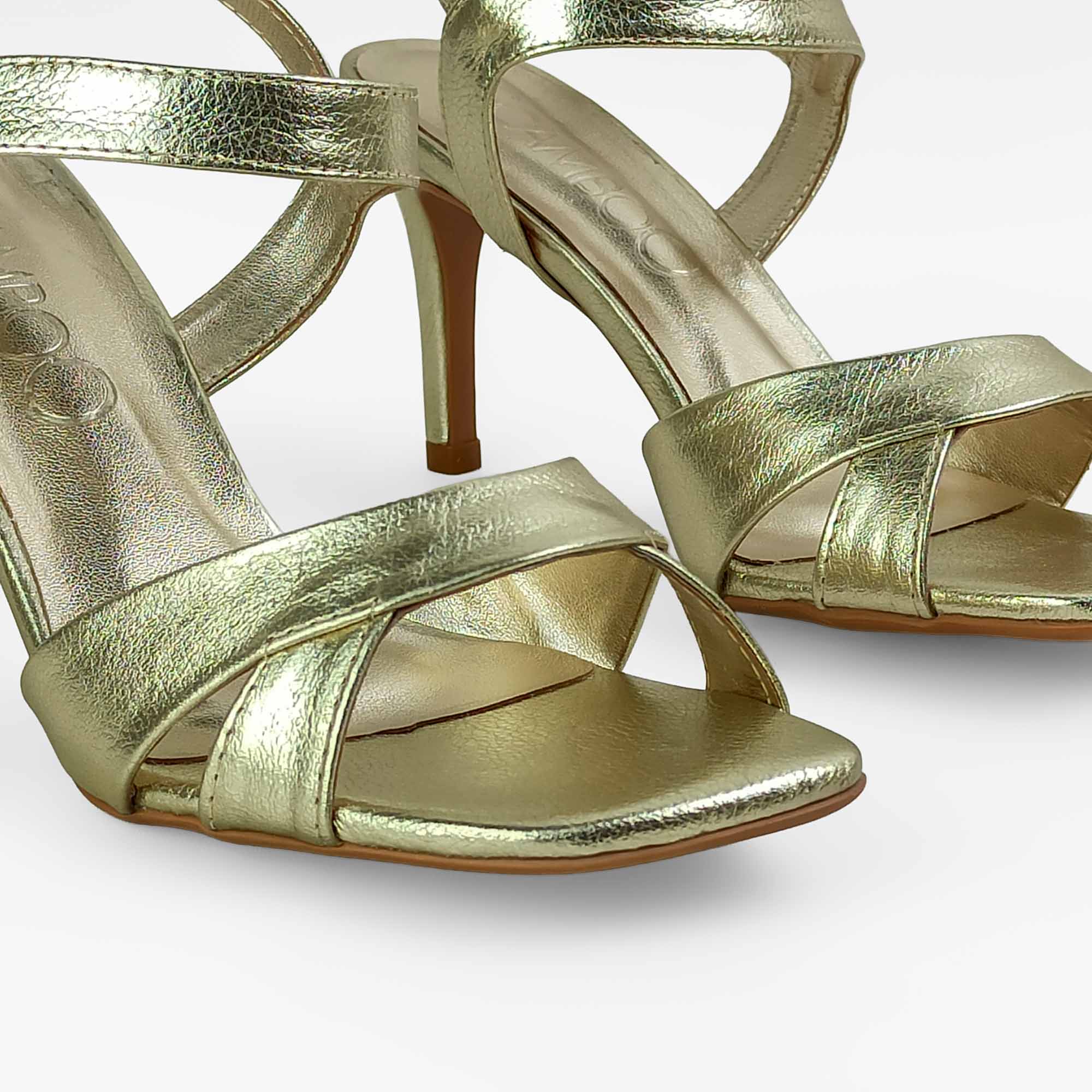 sandalia-couro-metalizado-salto-alto-fino-bico-quadrado-dourada-53502305_6